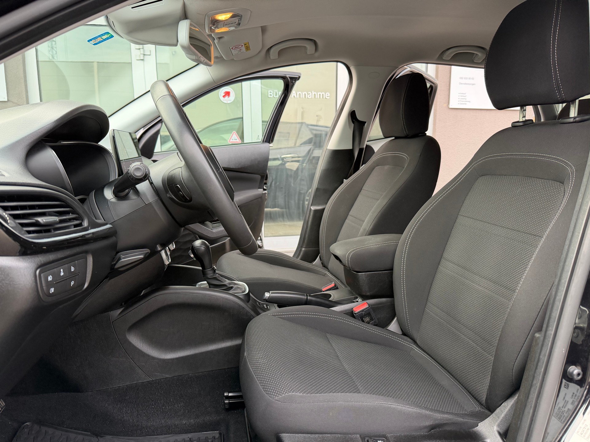 FIAT Tipo 1.5 Hybrid Station Wagon Swiss Edition-image-9