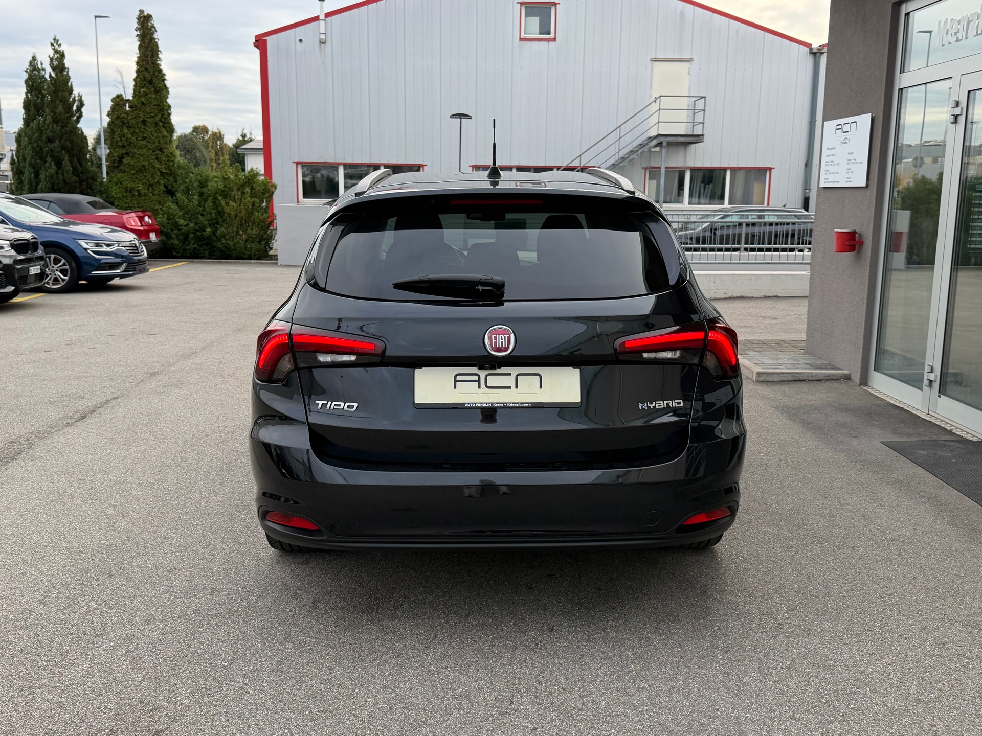 FIAT Tipo 1.5 Hybrid Station Wagon Swiss Edition-image-5