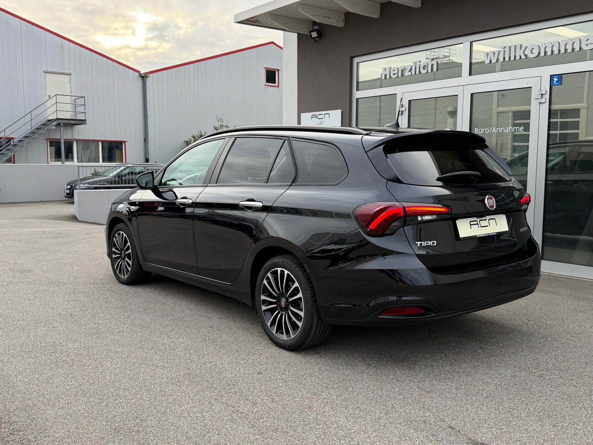 FIAT Tipo 1.5 Hybrid Station Wagon Swiss Edition-image-4