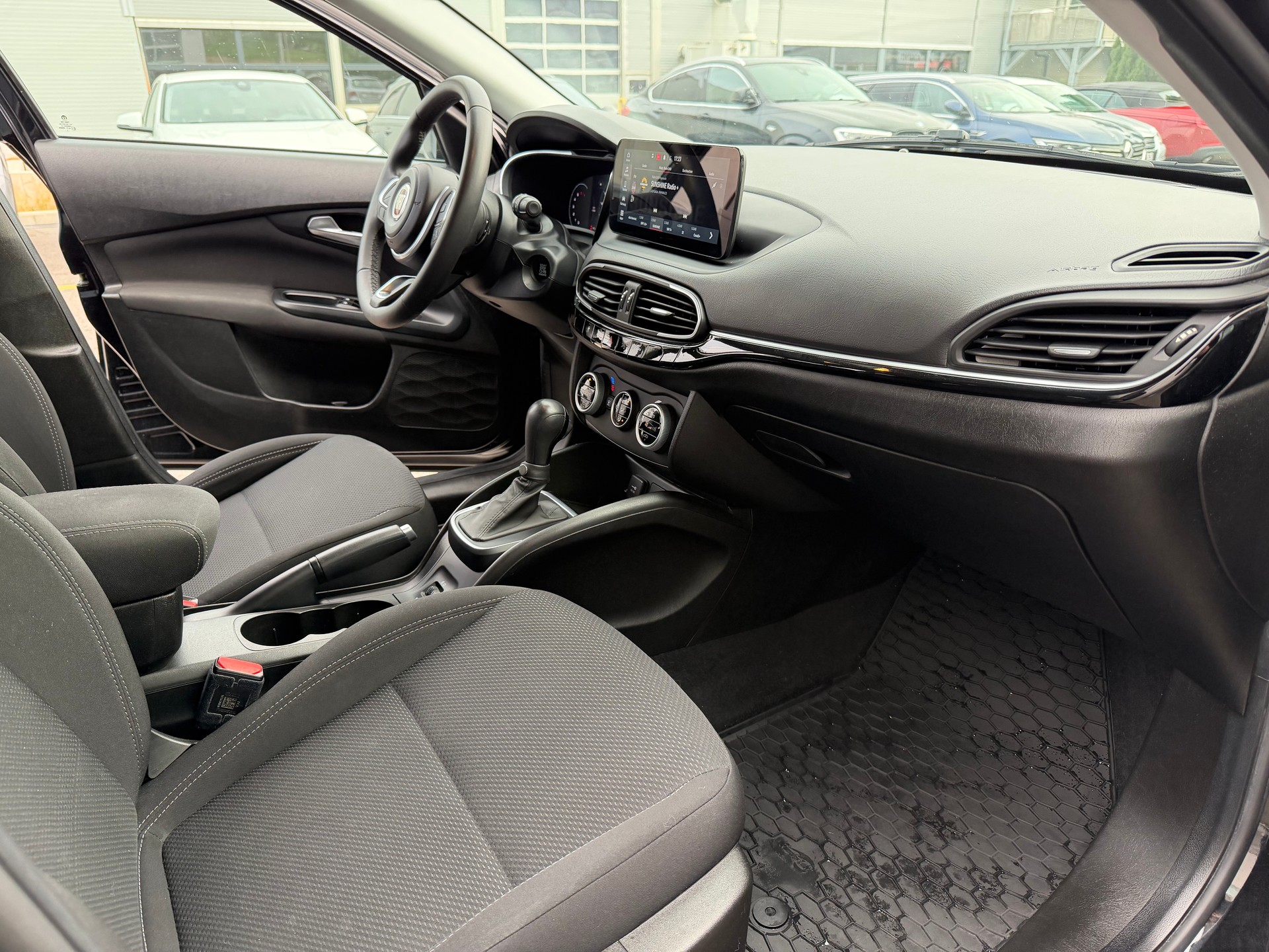FIAT Tipo 1.5 Hybrid Station Wagon Swiss Edition-image-13