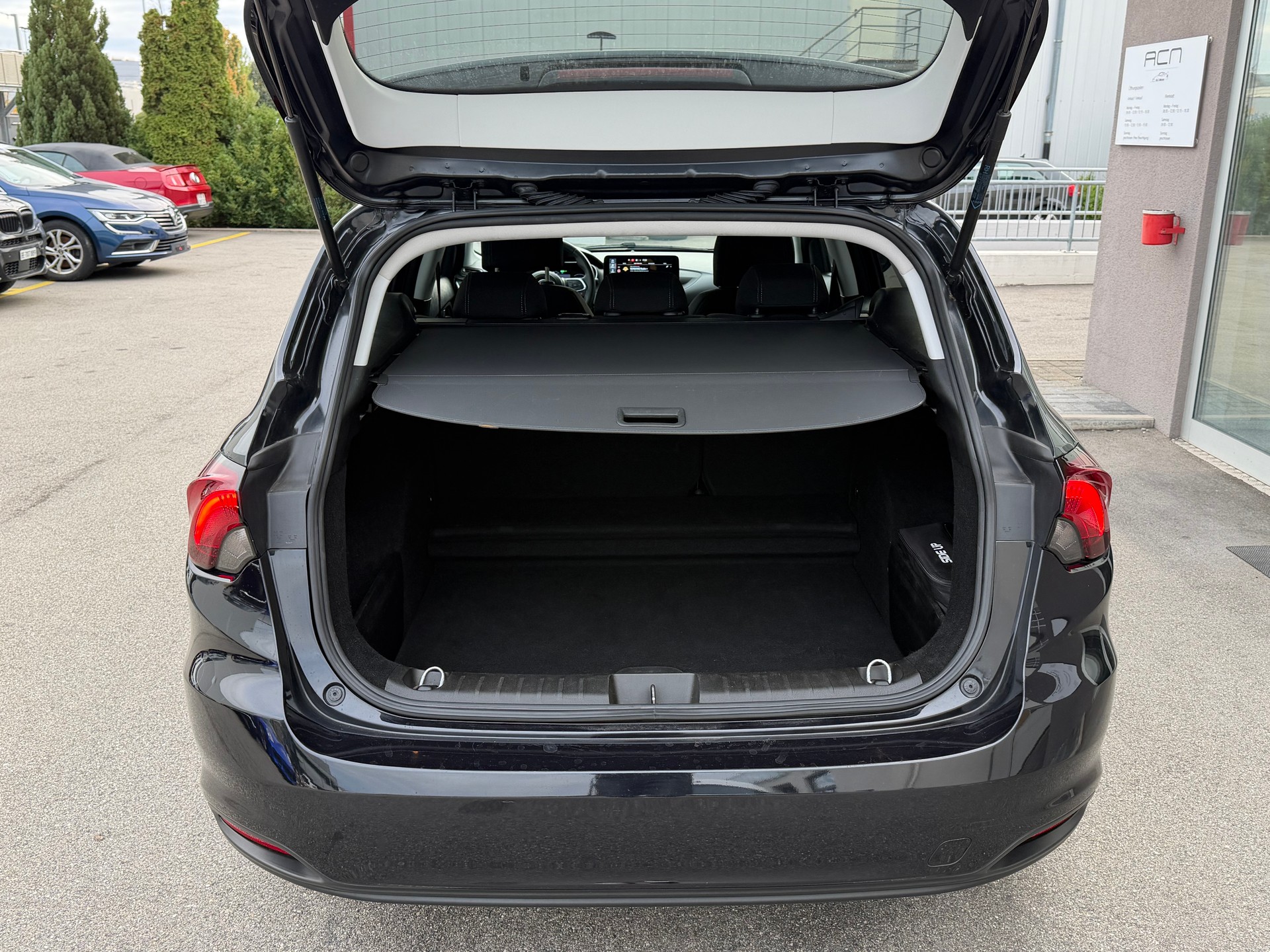 FIAT Tipo 1.5 Hybrid Station Wagon Swiss Edition-image-7