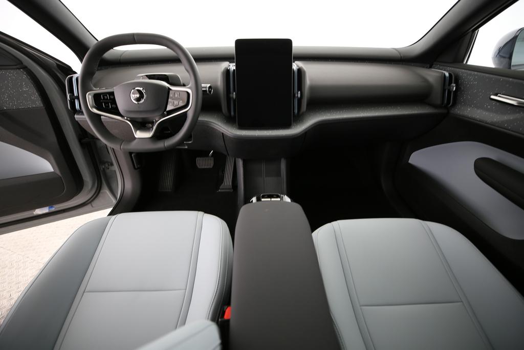 VOLVO EX30 E60 Twin Ultra Performance AWD-image-9