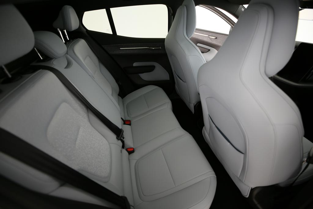VOLVO EX30 E60 Twin Ultra Performance AWD-image-12