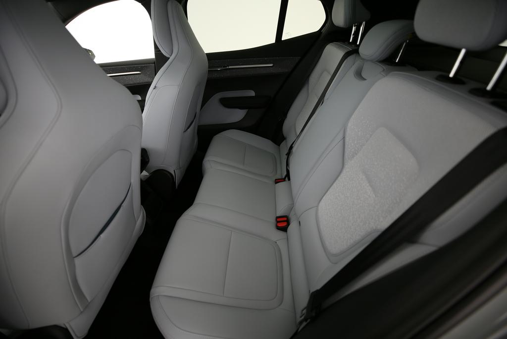 VOLVO EX30 E60 Twin Ultra Performance AWD-image-7