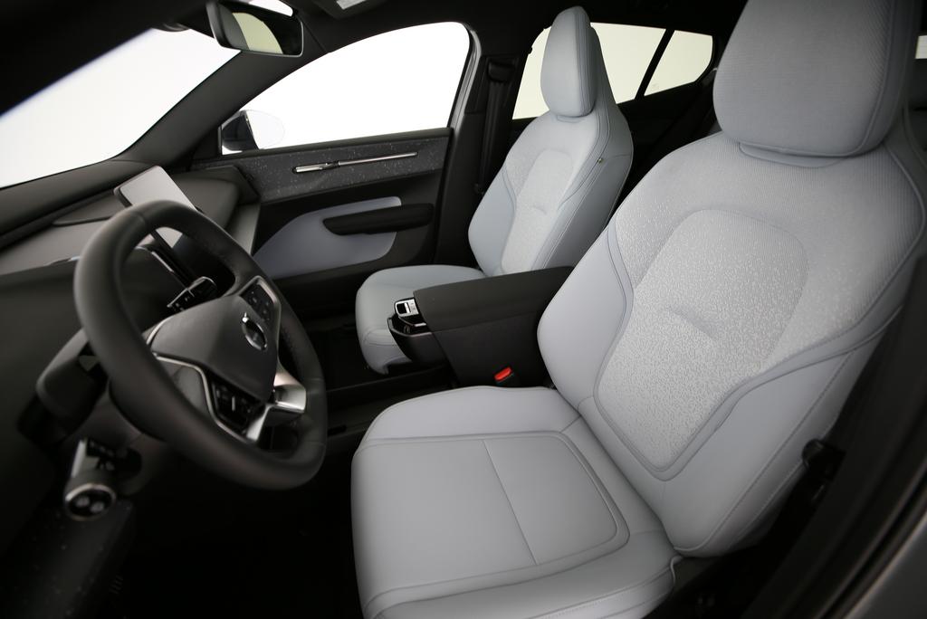 VOLVO EX30 E60 Twin Ultra Performance AWD-image-6