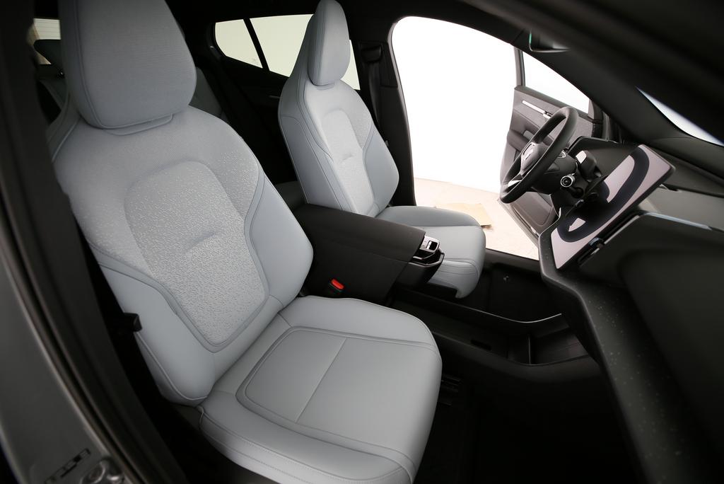 VOLVO EX30 E60 Twin Ultra Performance AWD-image-13