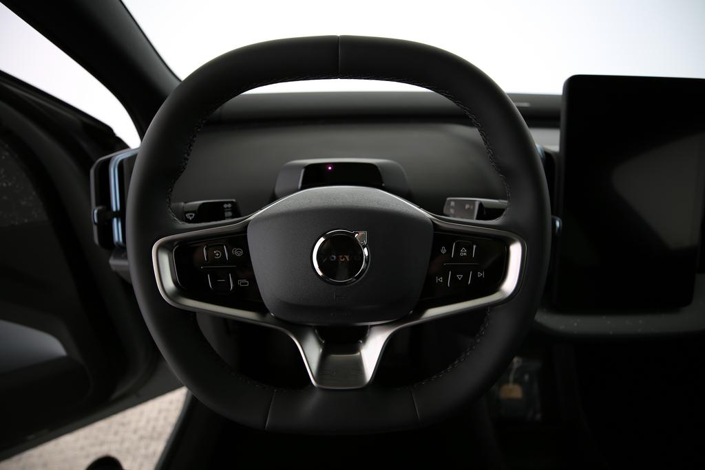 VOLVO EX30 E60 Twin Ultra Performance AWD-image-16