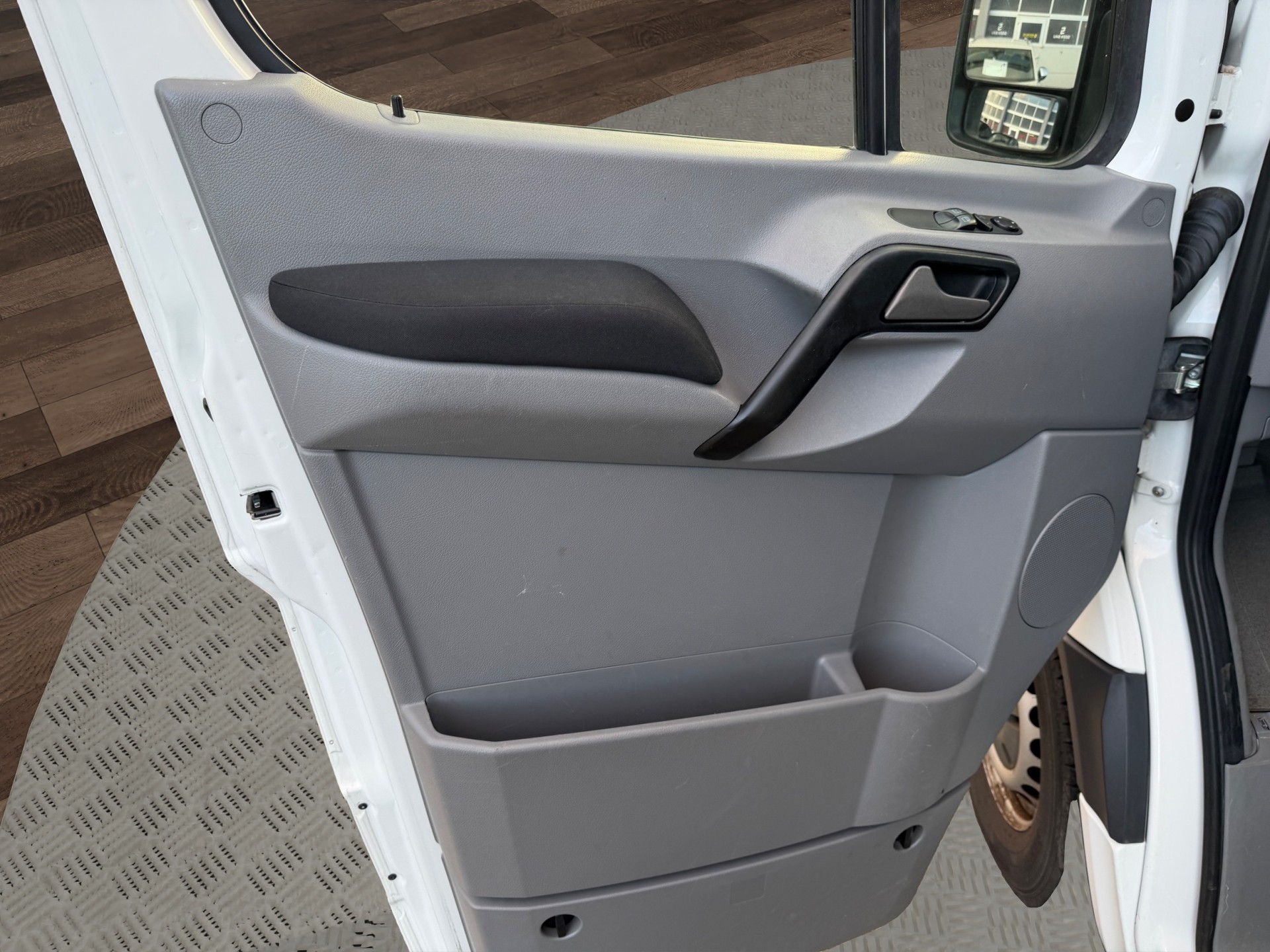 VW Crafter 35 2.0 TDI-image-14