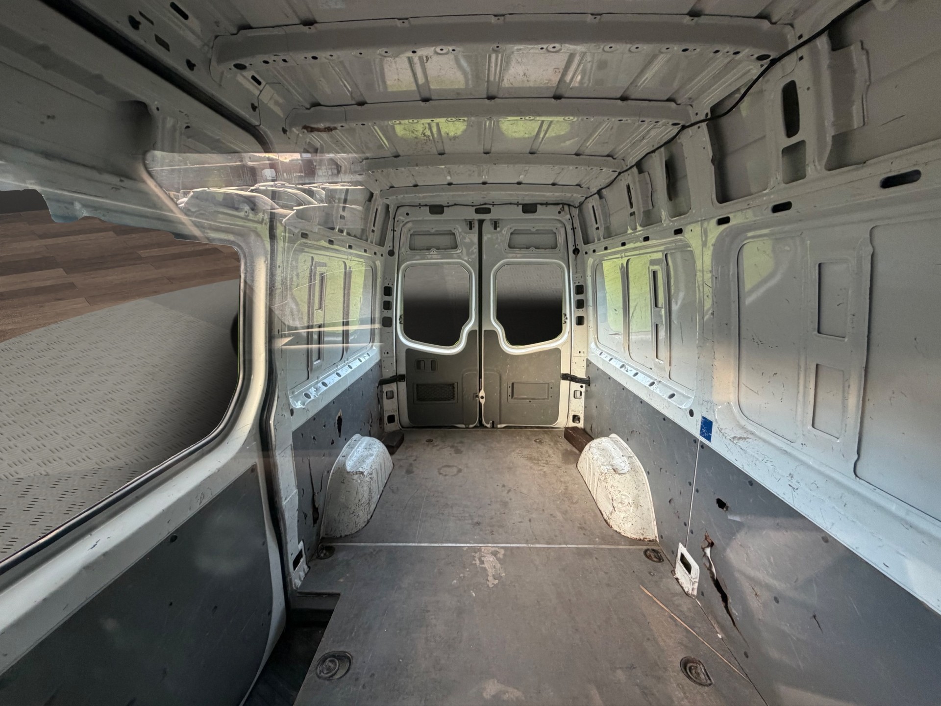 VW Crafter 35 2.0 TDI-image-15