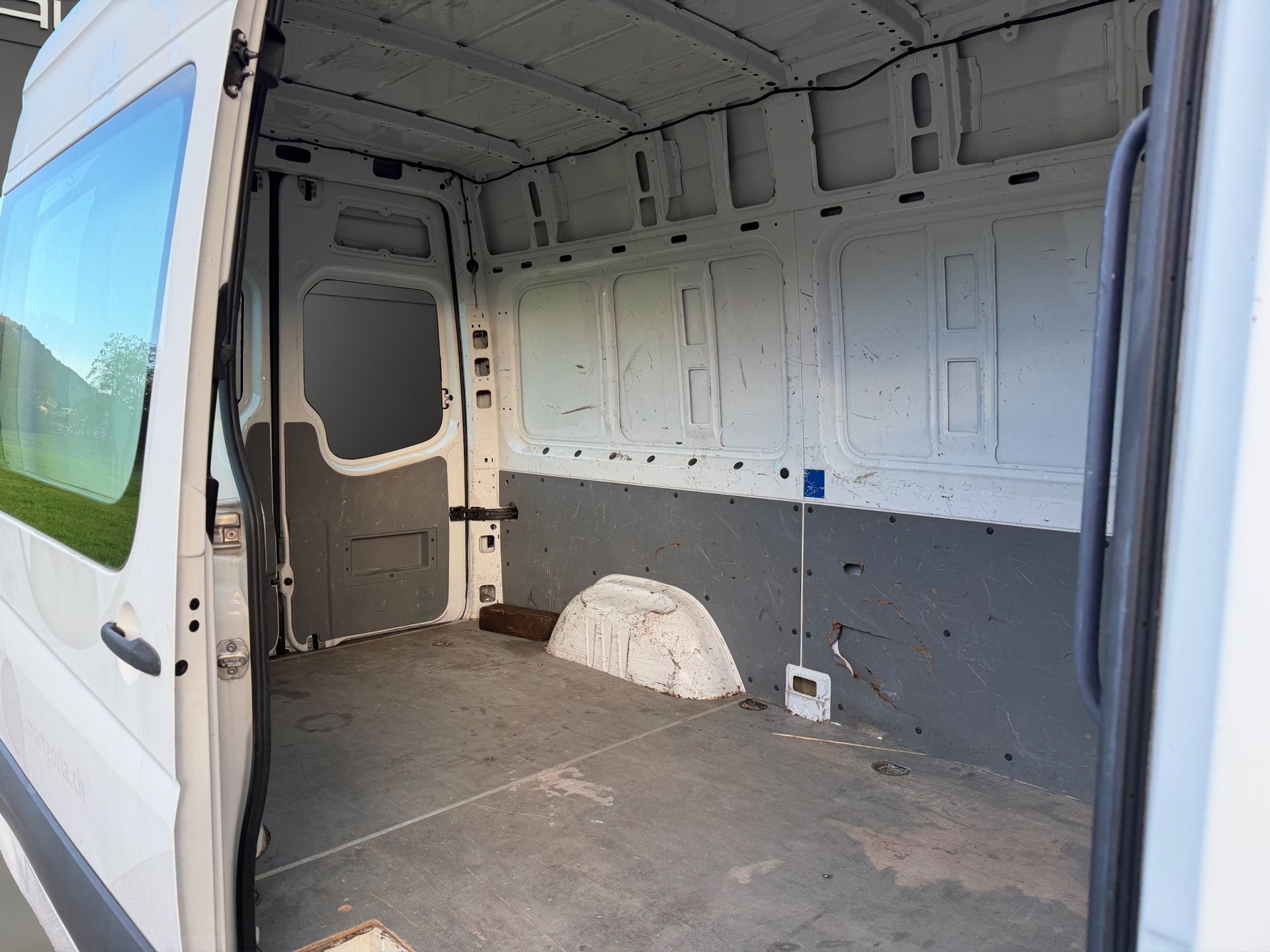VW Crafter 35 2.0 TDI-image-21