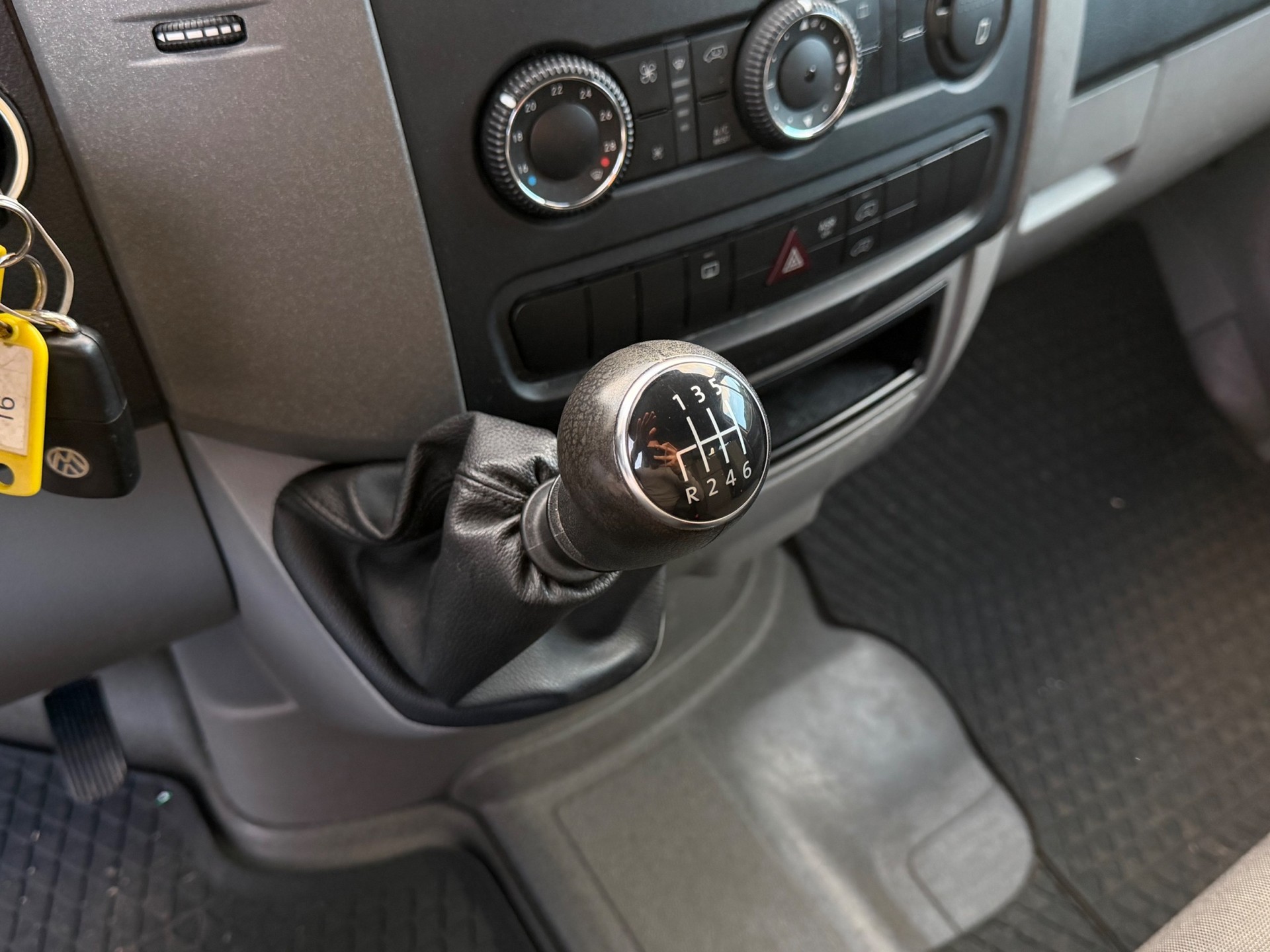 VW Crafter 35 2.0 TDI-image-12
