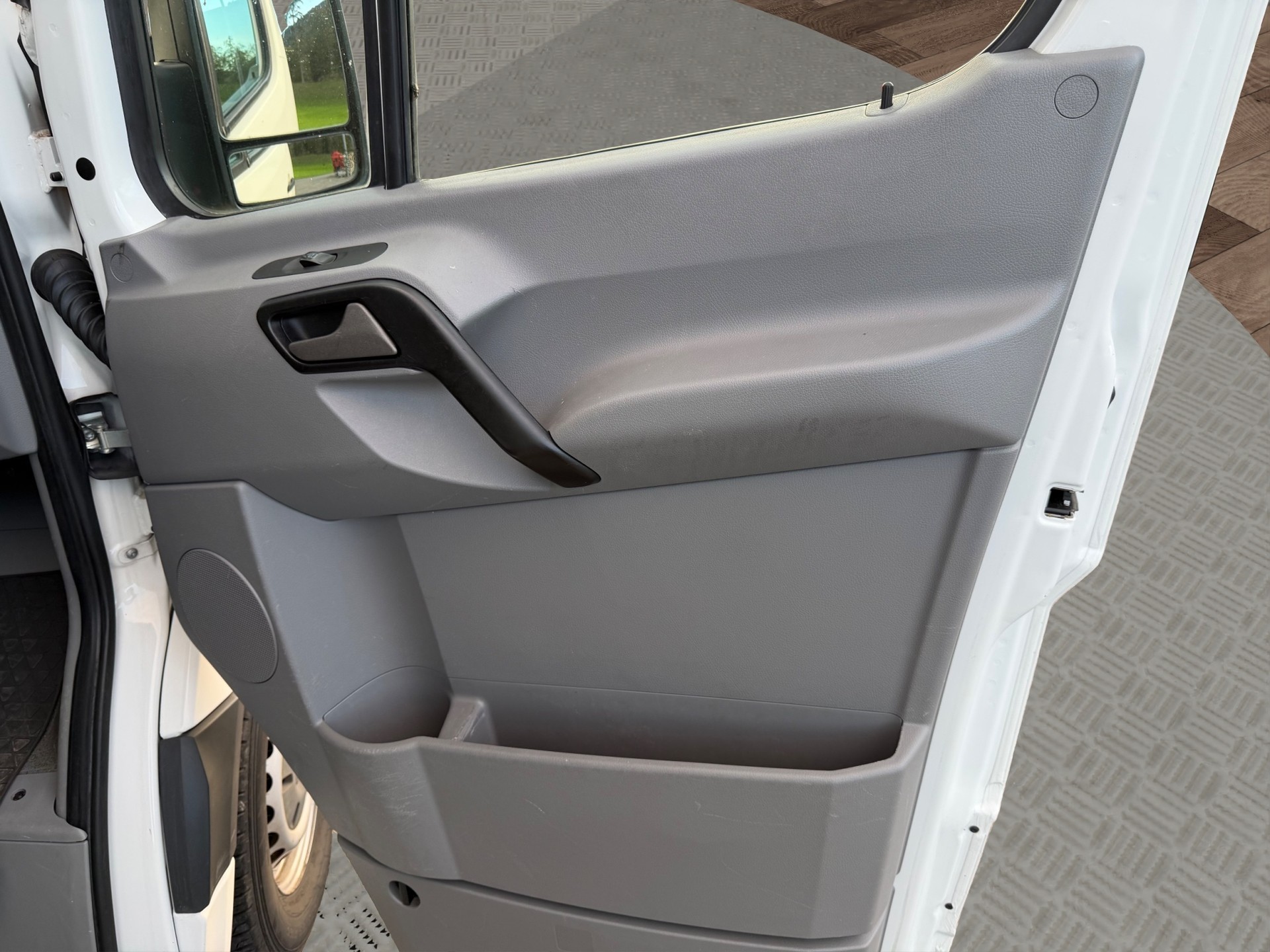 VW Crafter 35 2.0 TDI-image-19