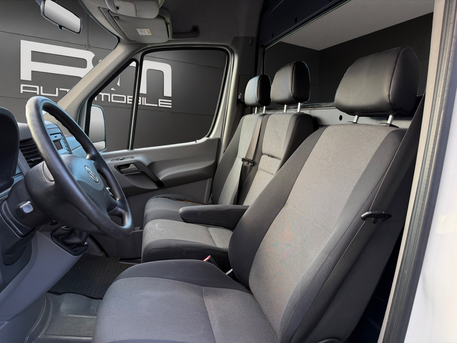 VW Crafter 35 2.0 TDI-image-13