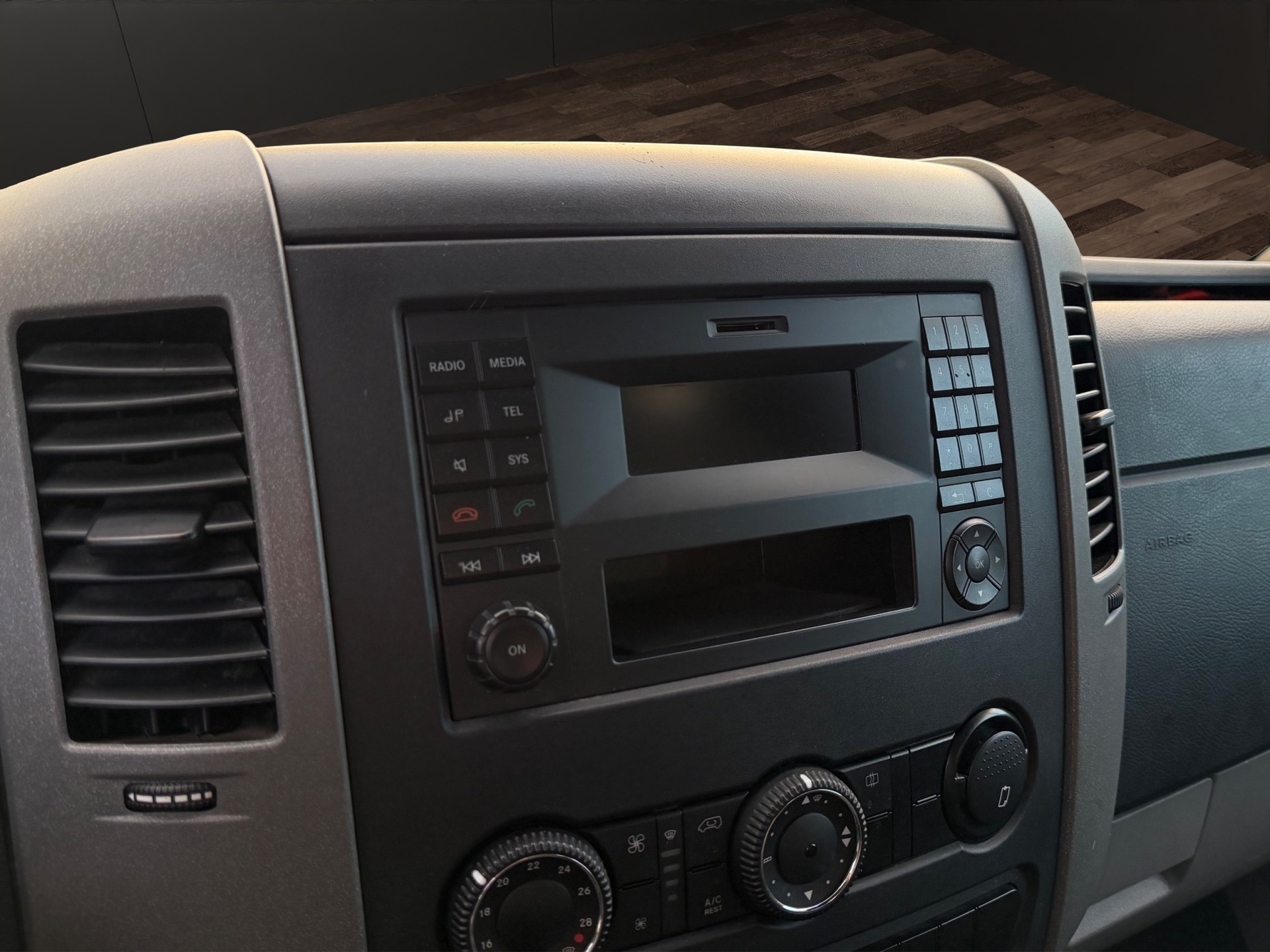 VW Crafter 35 2.0 TDI-image-10
