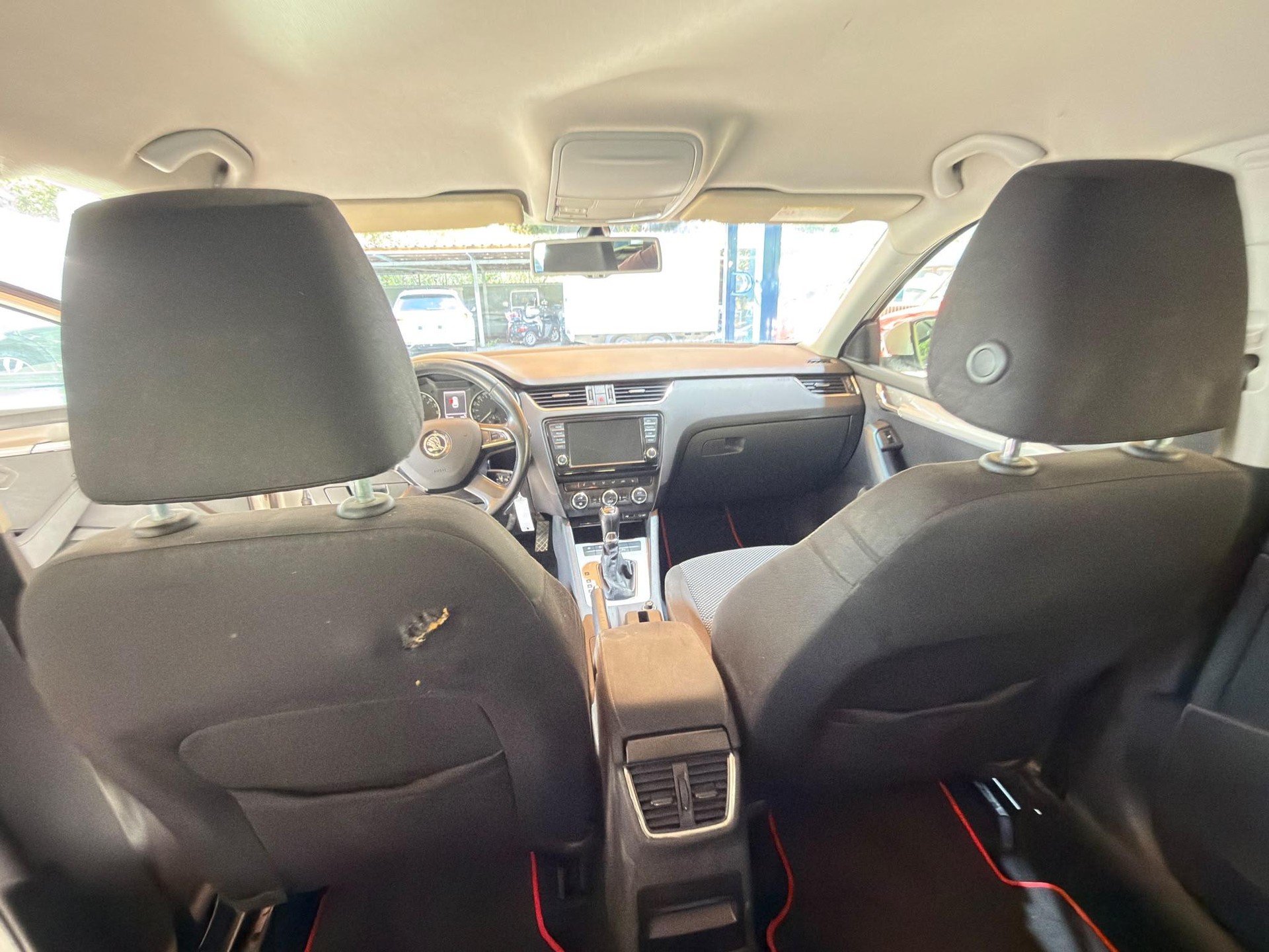 SKODA Octavia Combi 1.6 TDI Ambition DSG-image-5