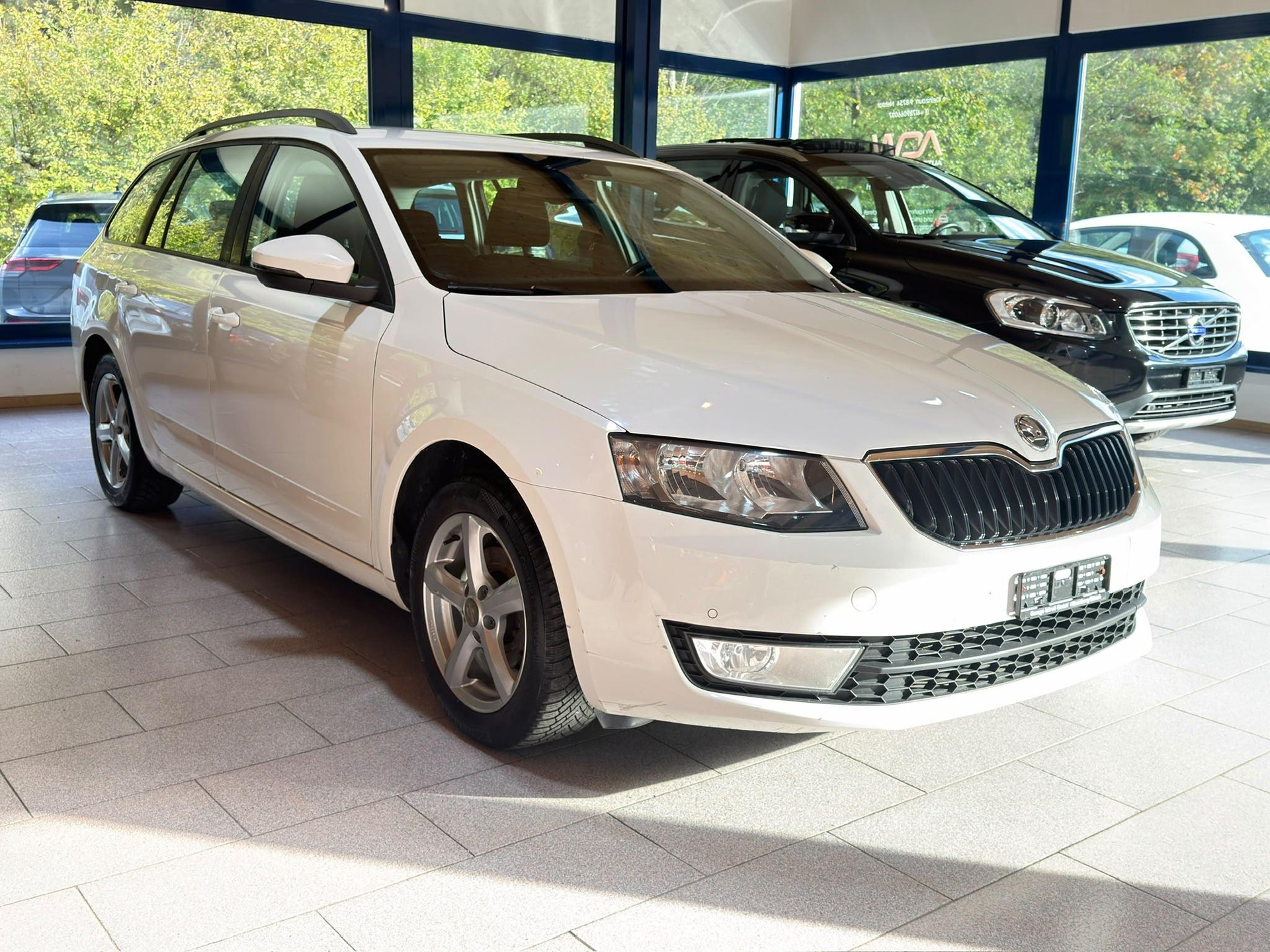 SKODA Octavia Combi 1.6 TDI Ambition DSG-image-2