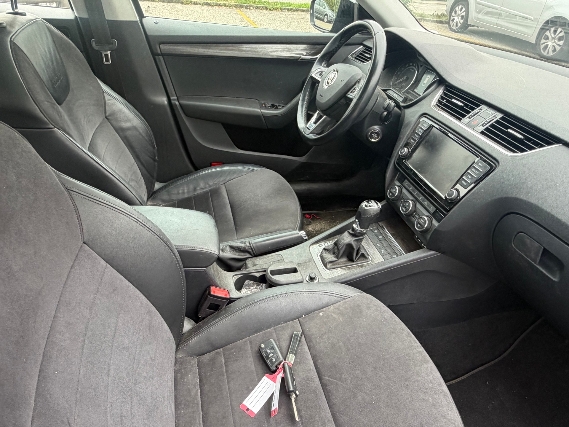 SKODA Octavia Combi 2.0 TDI Scout 4x4 DSG-image-9