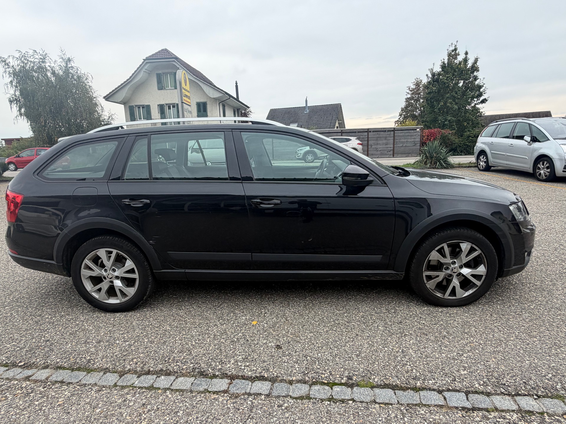 SKODA Octavia Combi 2.0 TDI Scout 4x4 DSG-image-3