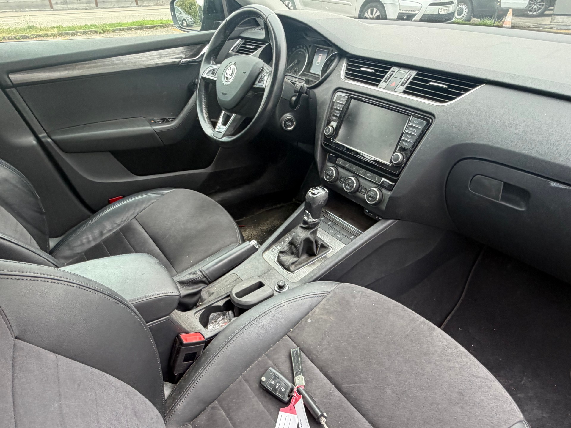SKODA Octavia Combi 2.0 TDI Scout 4x4 DSG-image-12