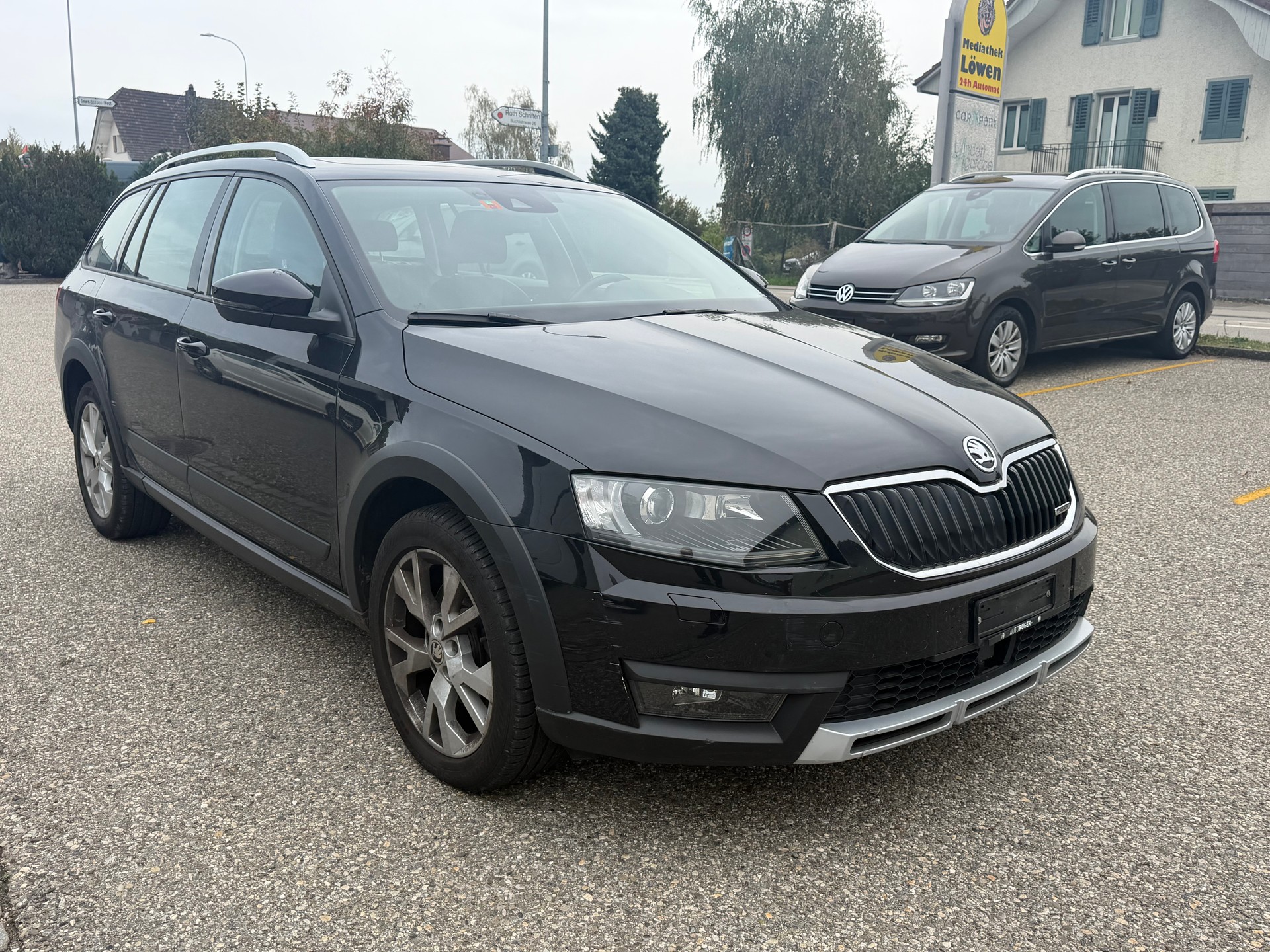 SKODA Octavia Combi 2.0 TDI Scout 4x4 DSG-image-2