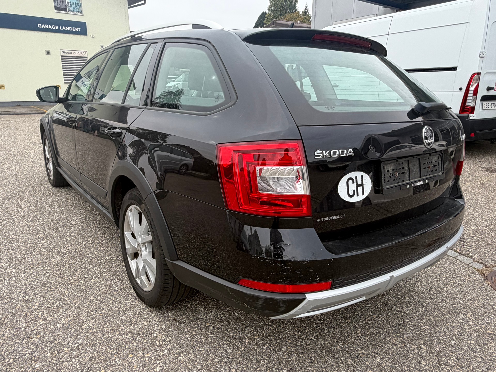 SKODA Octavia Combi 2.0 TDI Scout 4x4 DSG-image-7