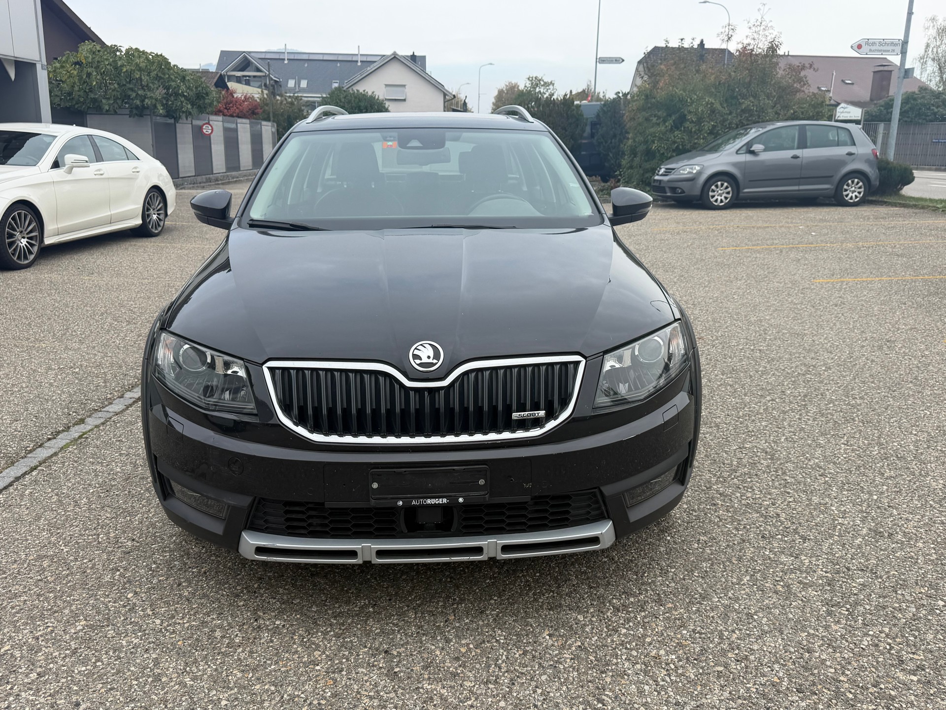 SKODA Octavia Combi 2.0 TDI Scout 4x4 DSG-image-1