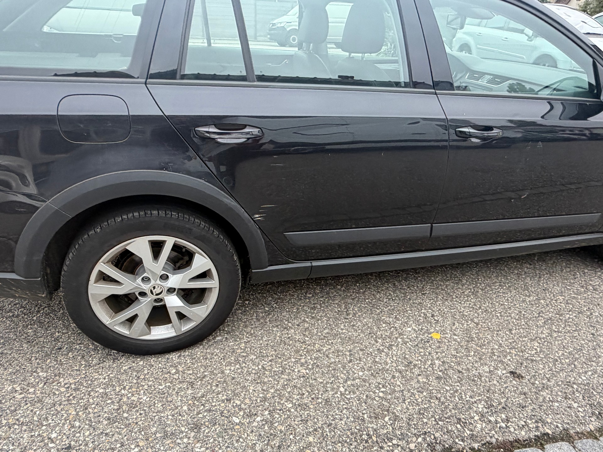 SKODA Octavia Combi 2.0 TDI Scout 4x4 DSG-image-4
