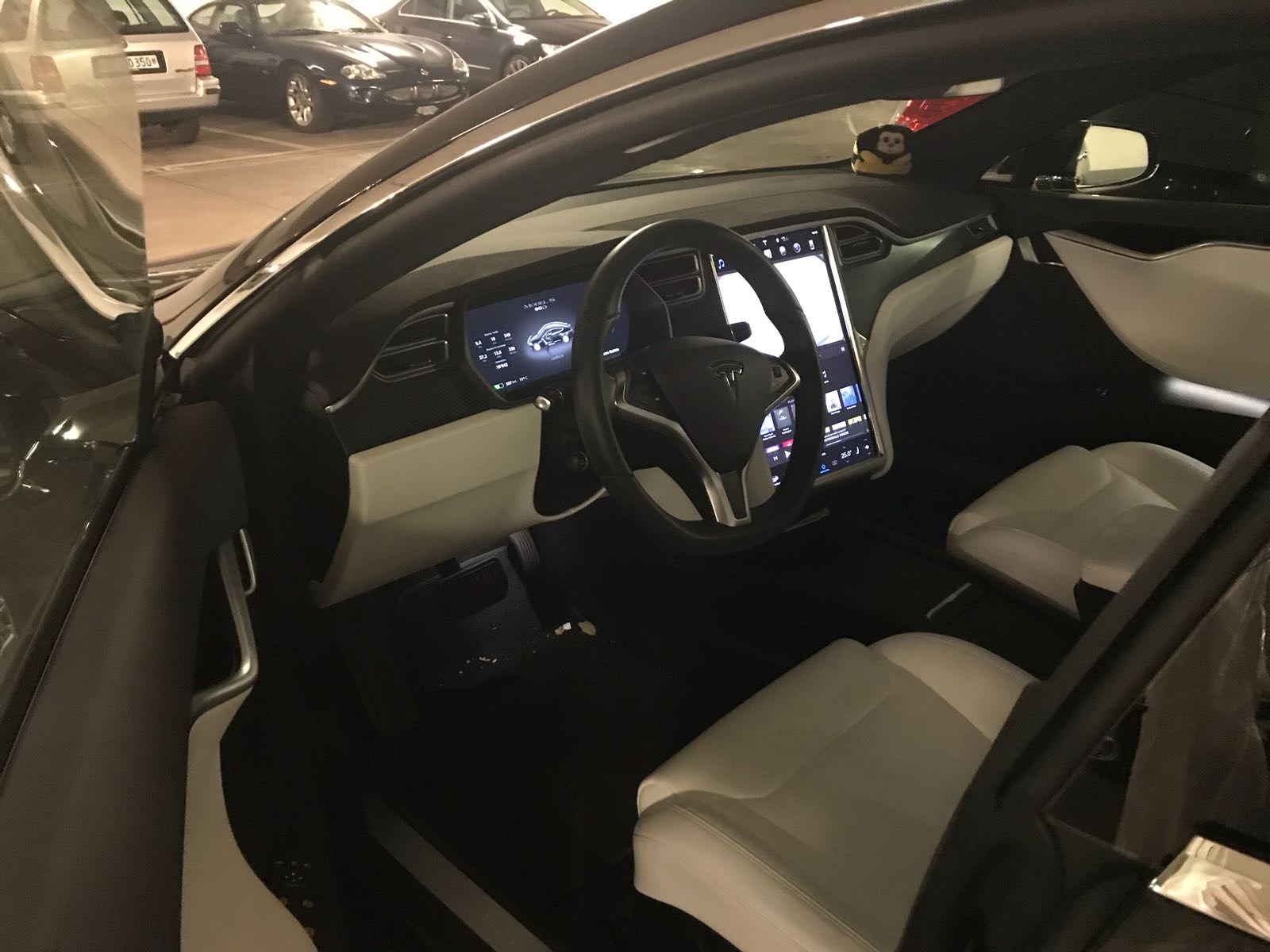 TESLA Model S 90 D-image-5
