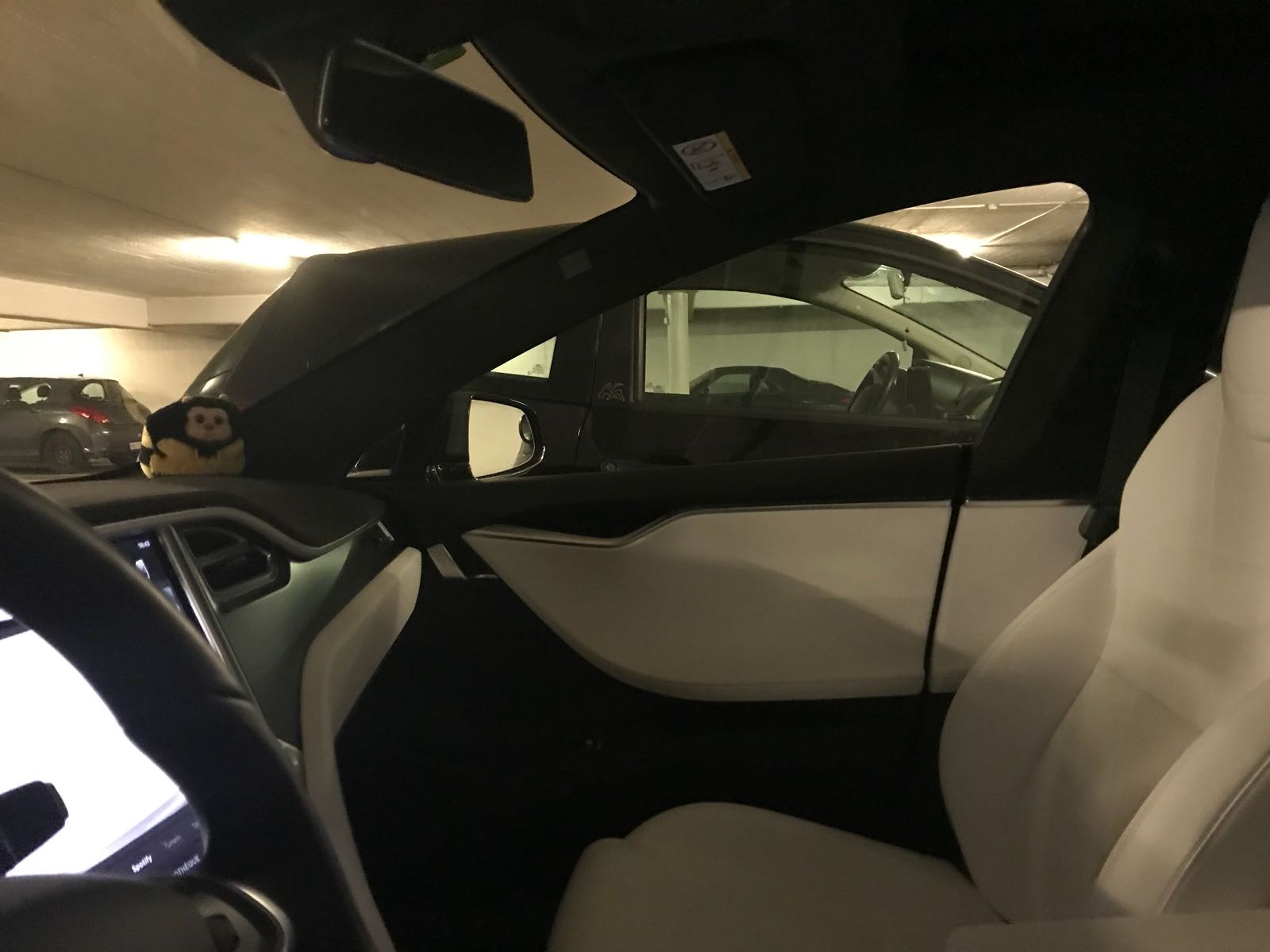 TESLA Model S 90 D-image-3