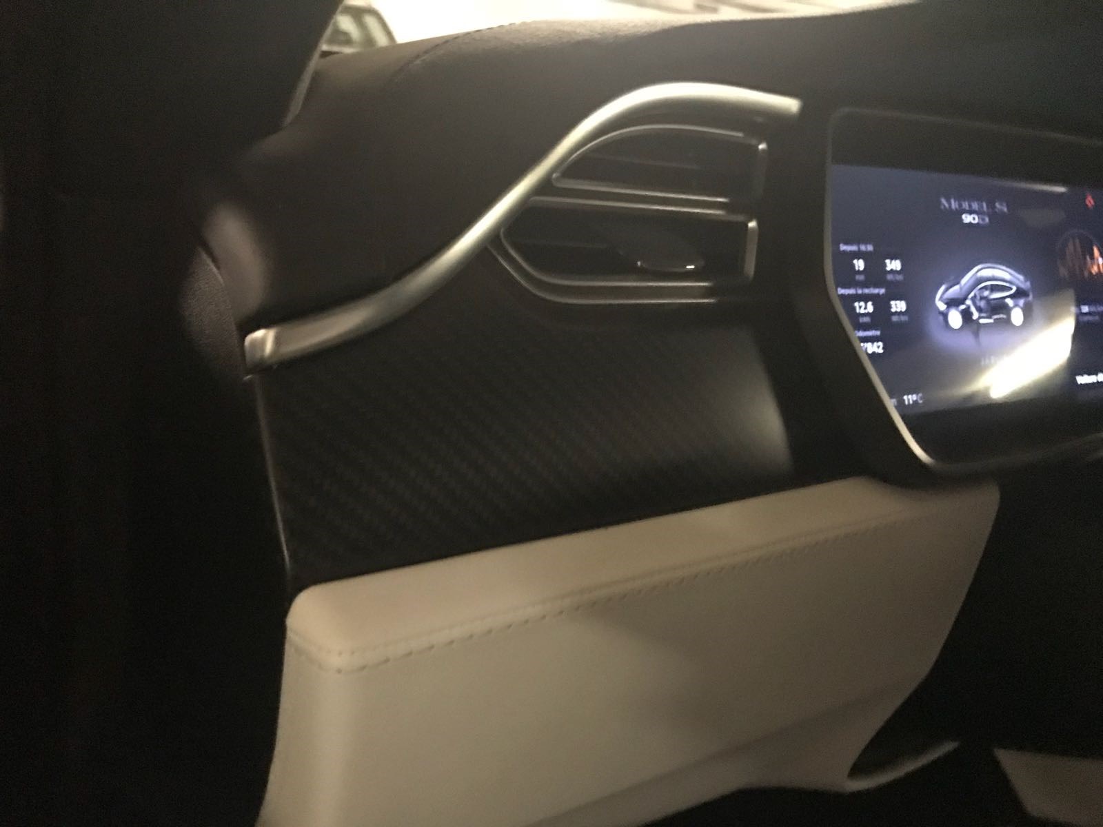 TESLA Model S 90 D-image-4
