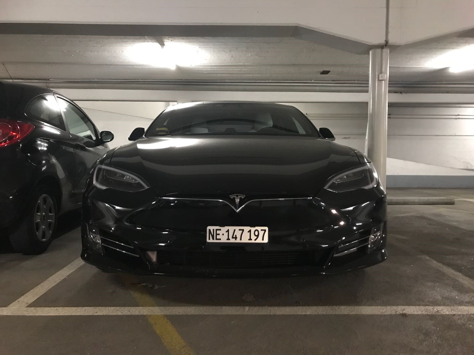 TESLA Model S 90 D-image-9