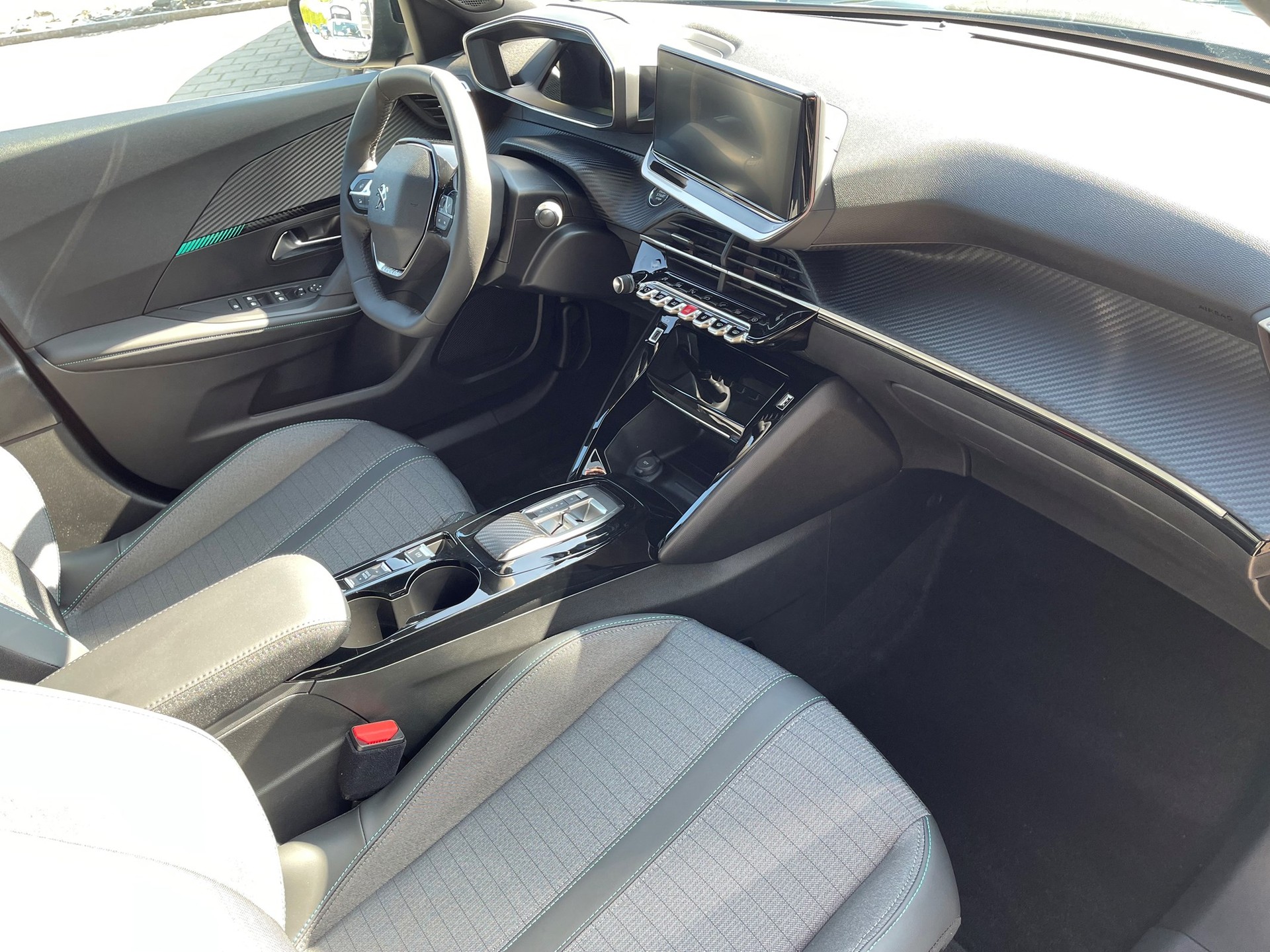 PEUGEOT 2008 e Allure Pack-image-6