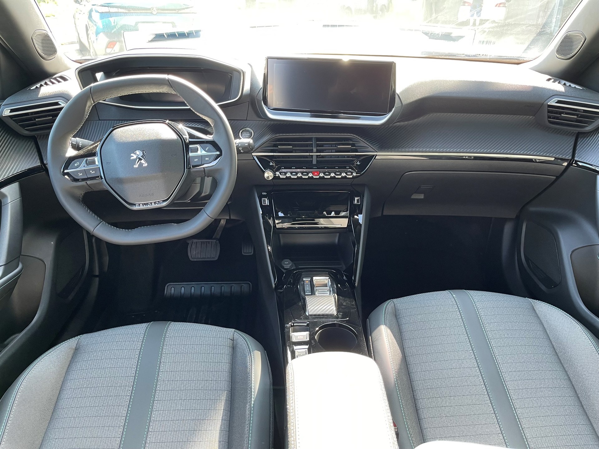 PEUGEOT 2008 e Allure Pack-image-7