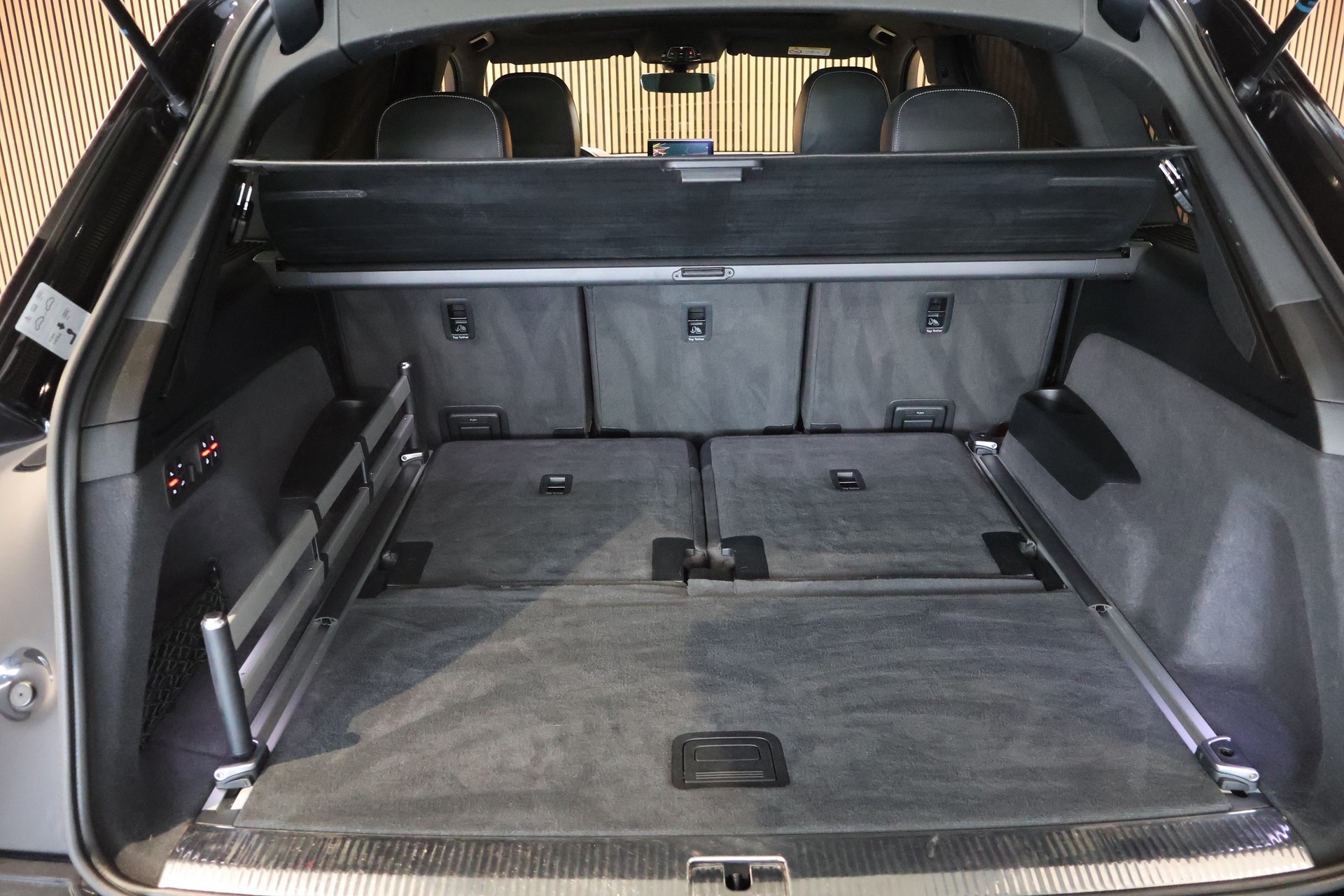 AUDI SQ7 4.0 TDI quattro tiptronic-image-12