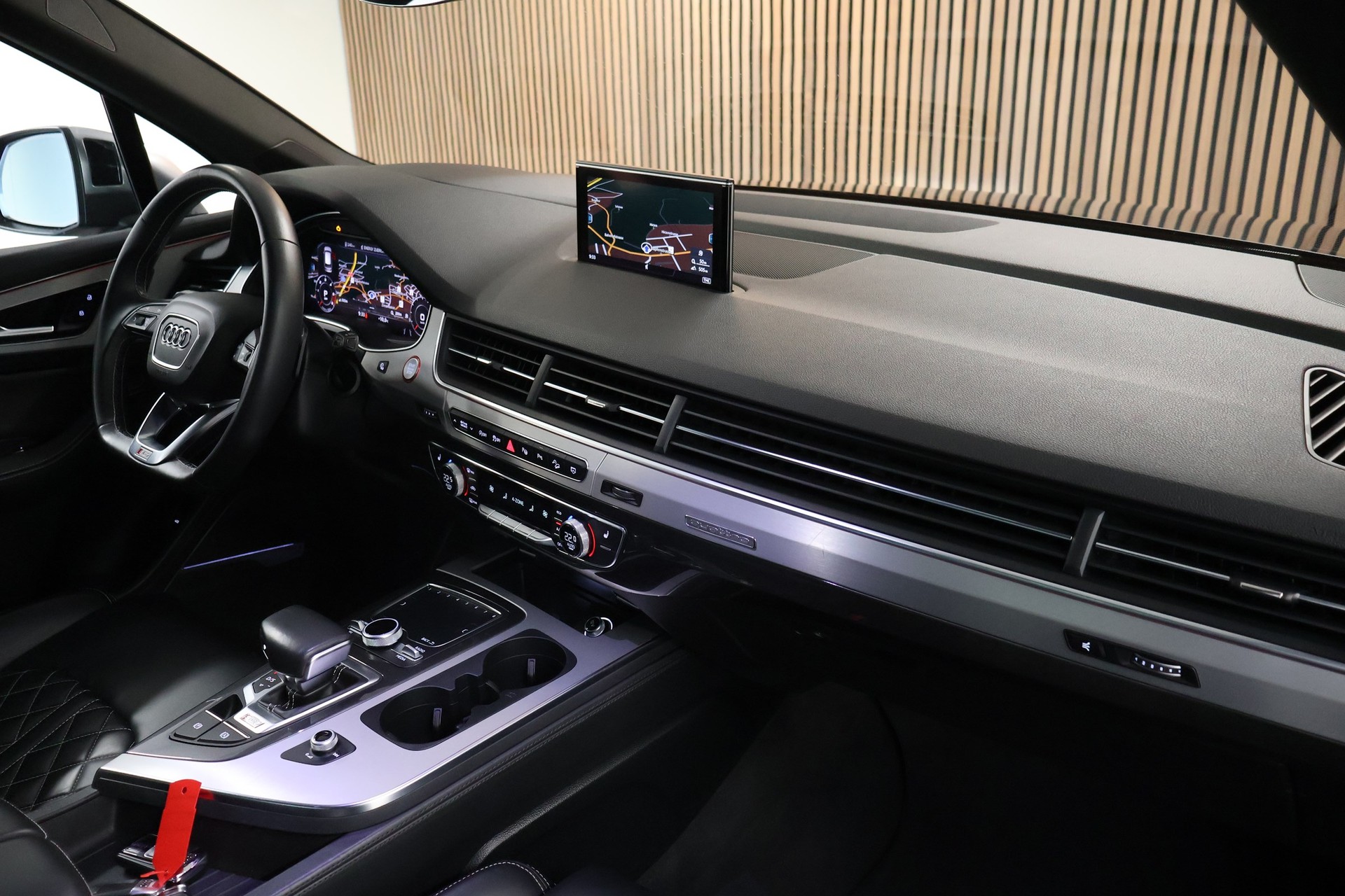 AUDI SQ7 4.0 TDI quattro tiptronic-image-14