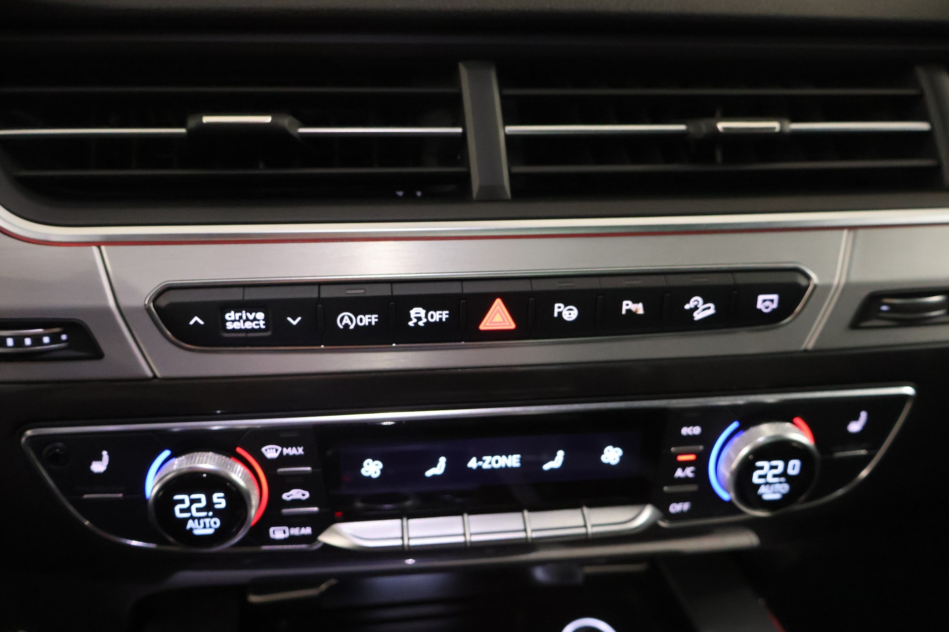 AUDI SQ7 4.0 TDI quattro tiptronic-image-22