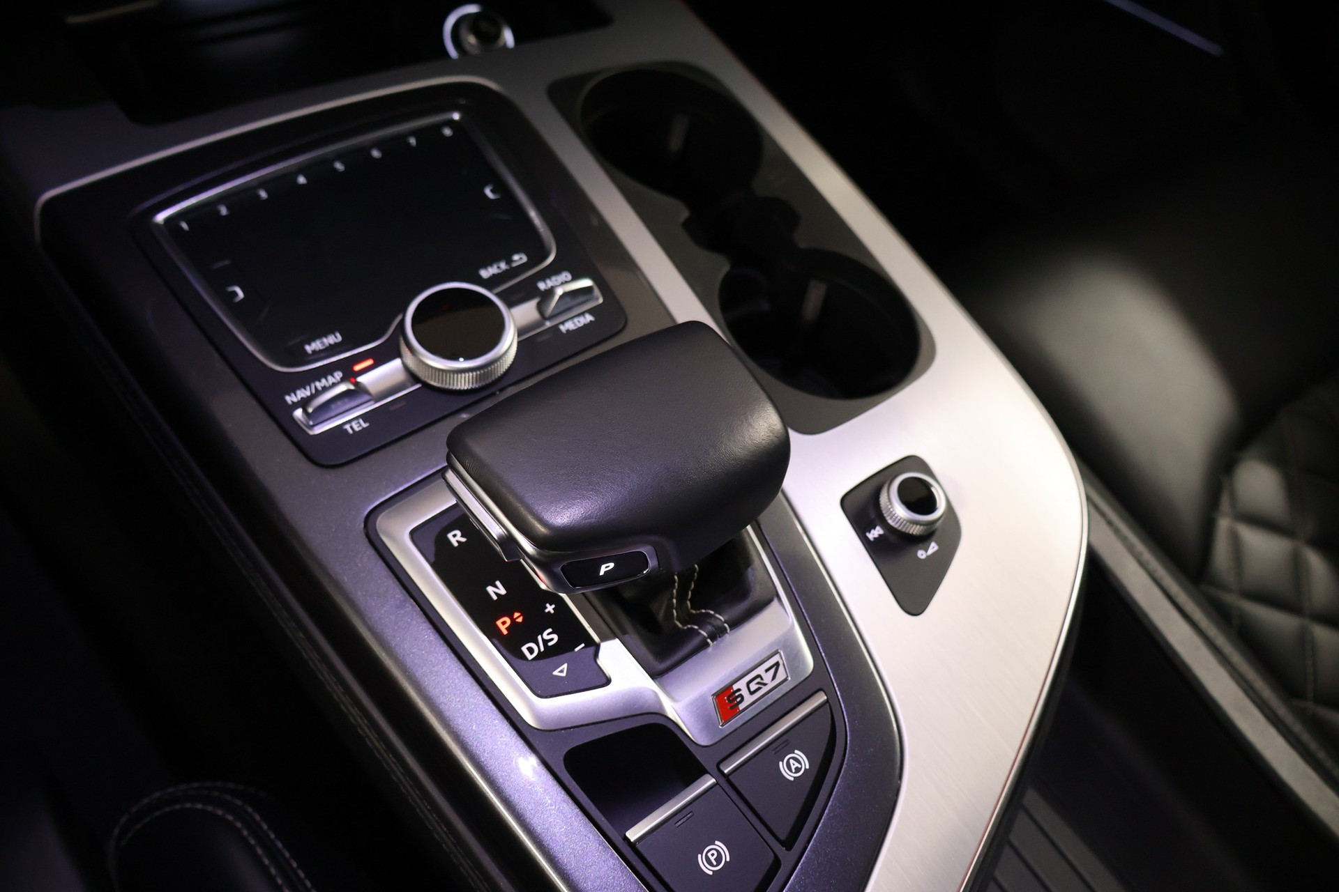 AUDI SQ7 4.0 TDI quattro tiptronic-image-23