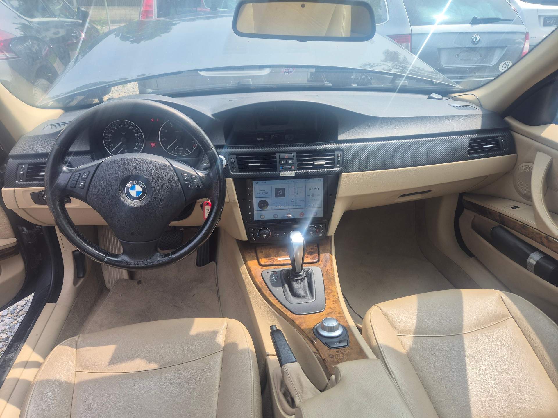 BMW 330i Touring-image-7