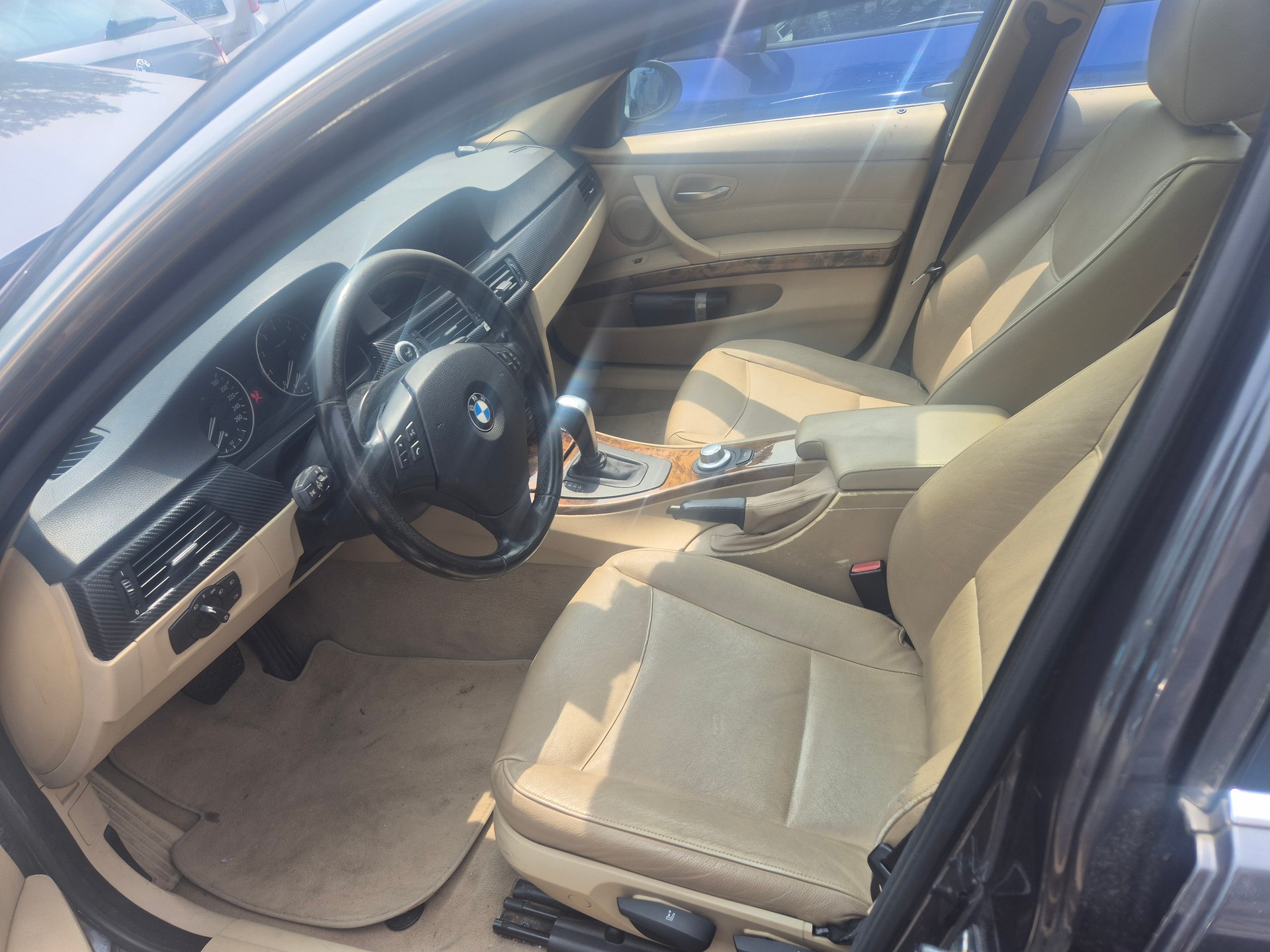 BMW 330i Touring-image-5