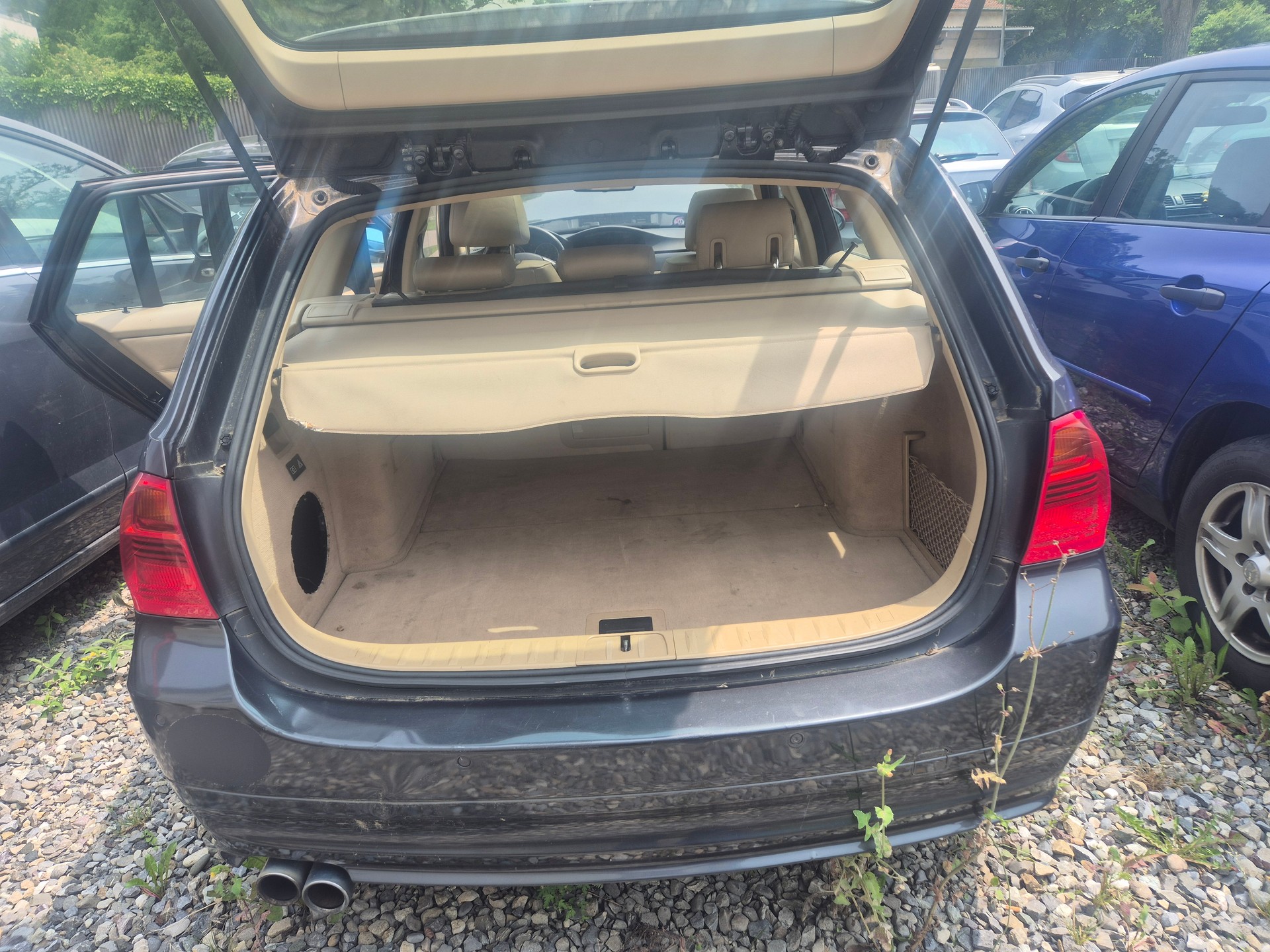 BMW 330i Touring-image-8