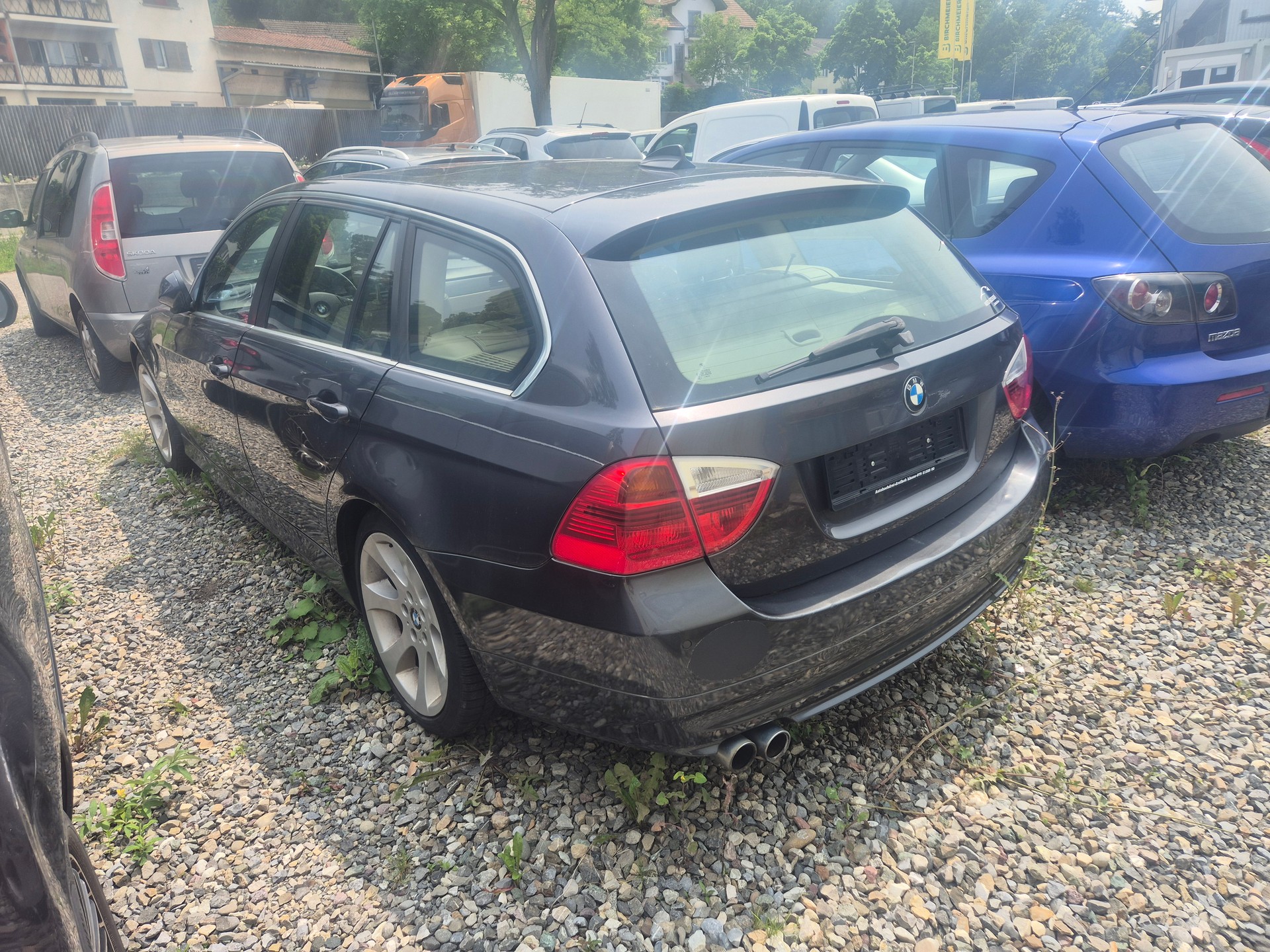 BMW 330i Touring-image-3