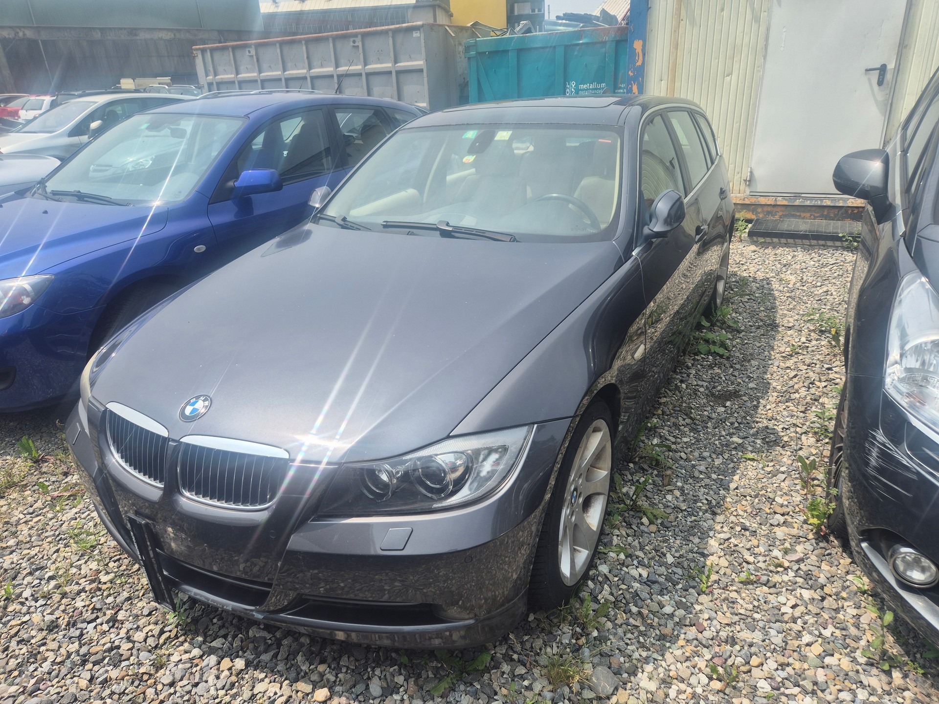 BMW 330i Touring-image-2
