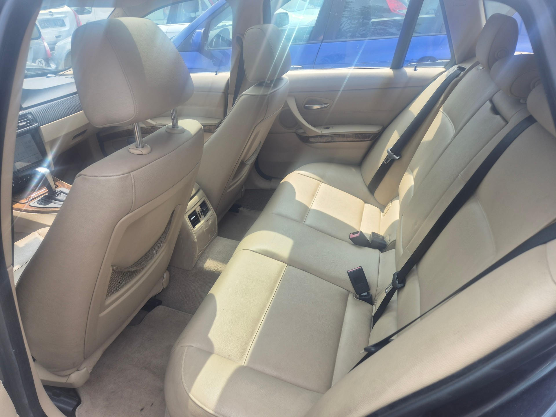 BMW 330i Touring-image-6