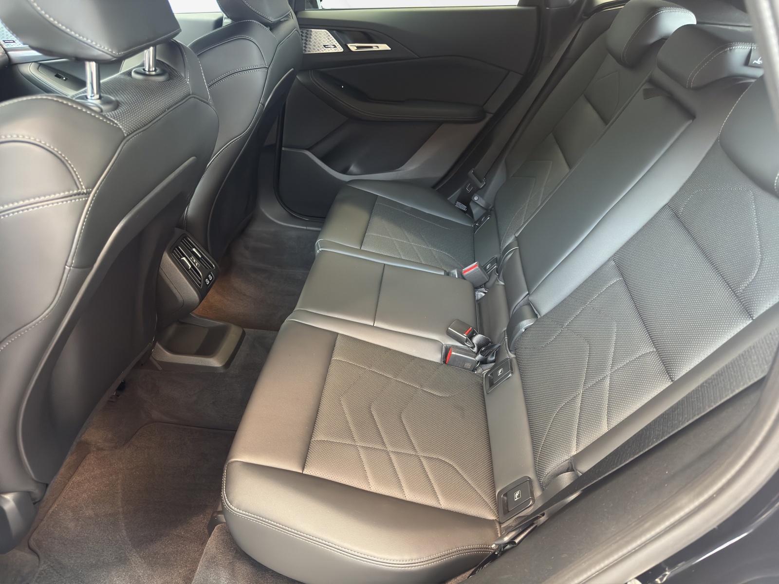 BMW 223d Active Tourer xDrive M Sport-image-10