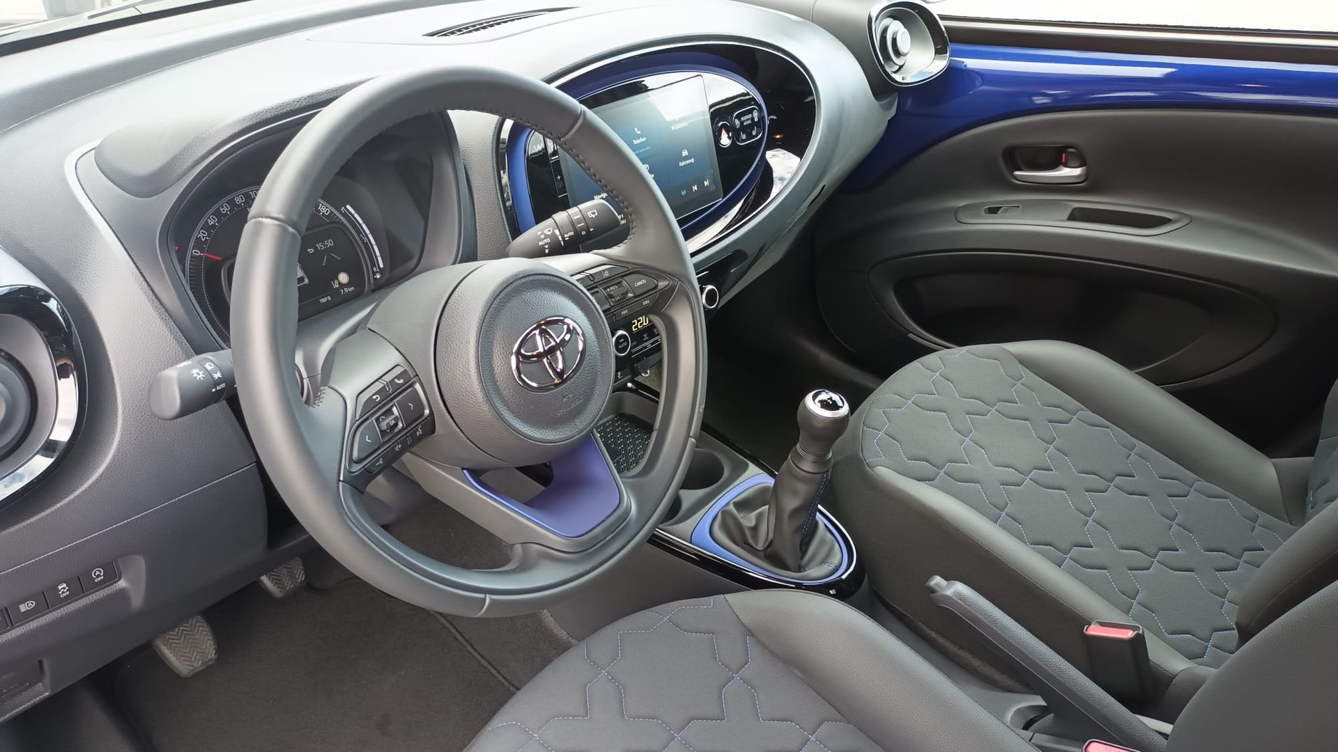 TOYOTA Aygo X 1.0 VVT-i Style-image-8
