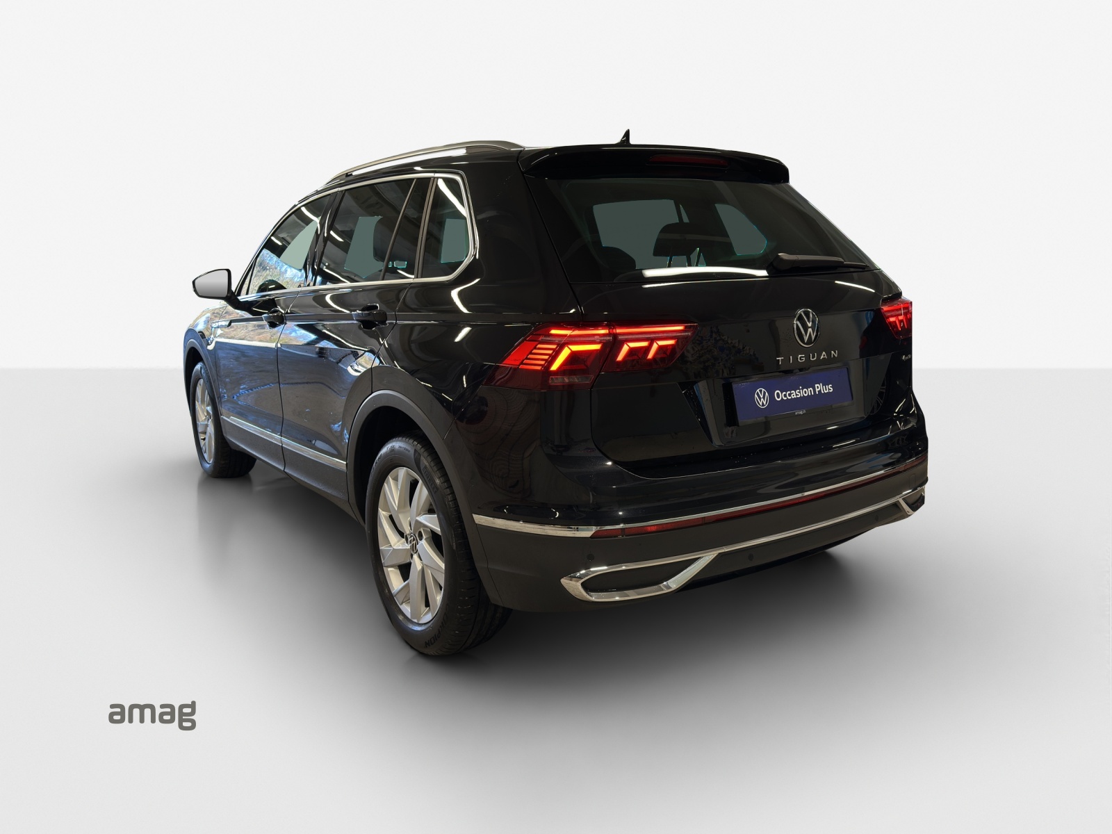 VW Tiguan 2.0 TDI SCR Elegance 4Motion DSG-image-2