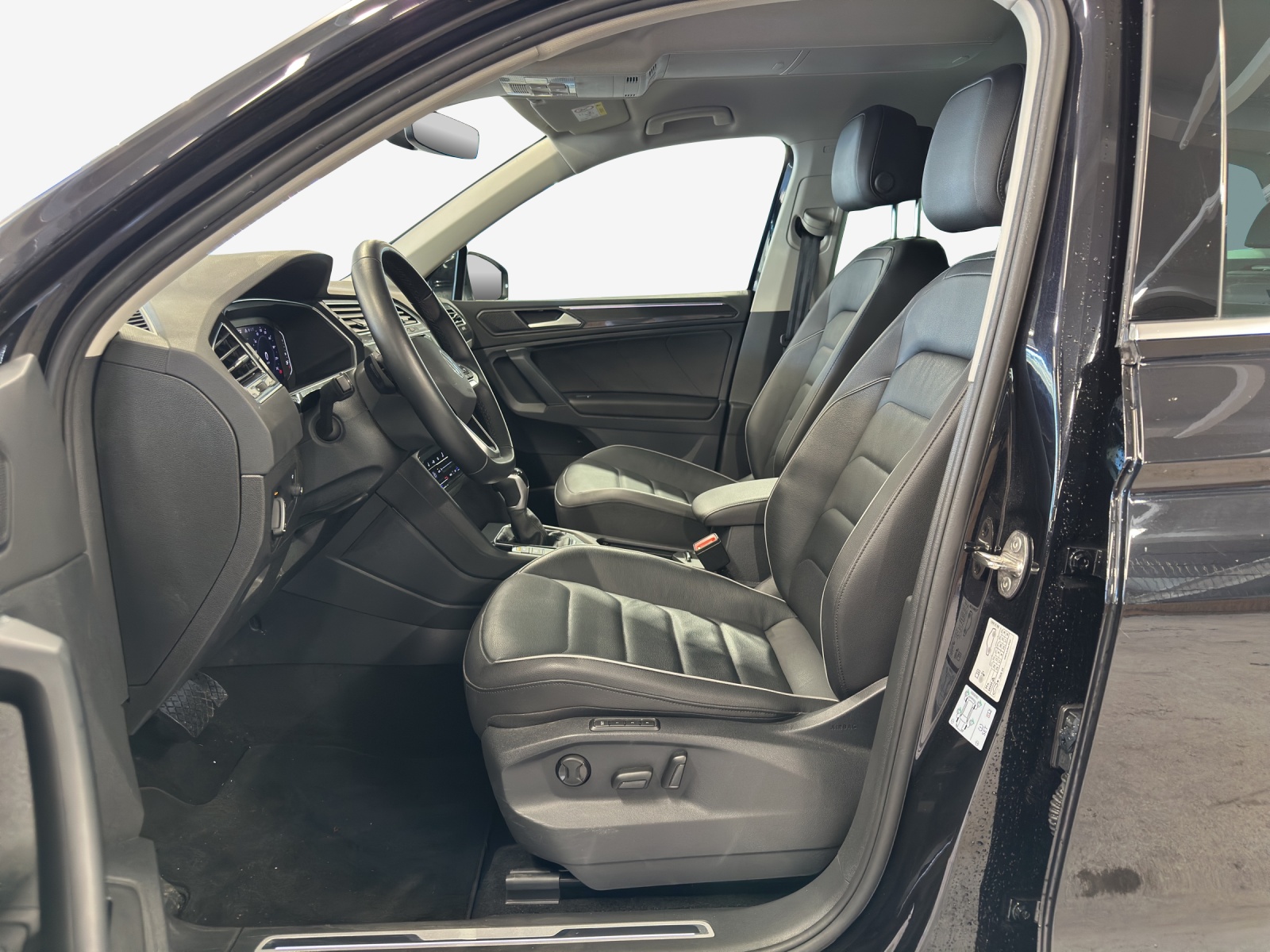 VW Tiguan 2.0 TDI SCR Elegance 4Motion DSG-image-7