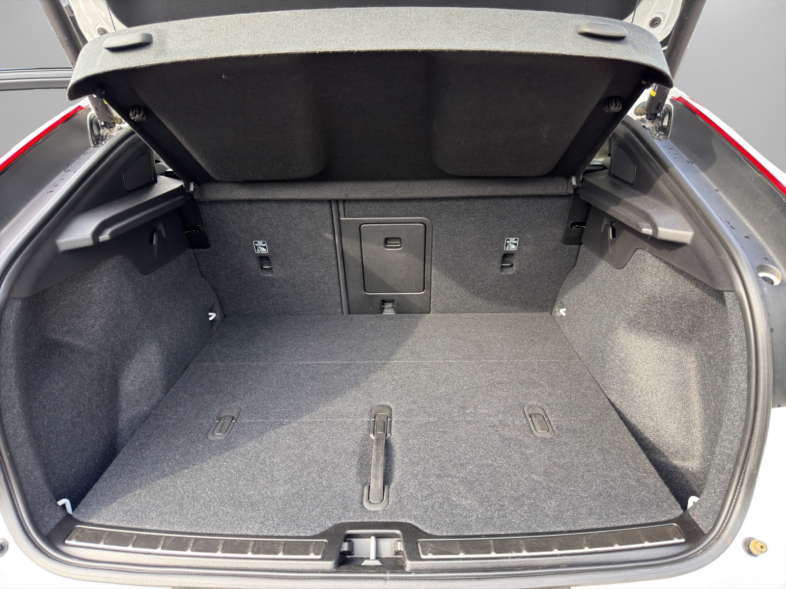 VOLVO C40 P8 Twin Recharge Ultimate AWD-image-8