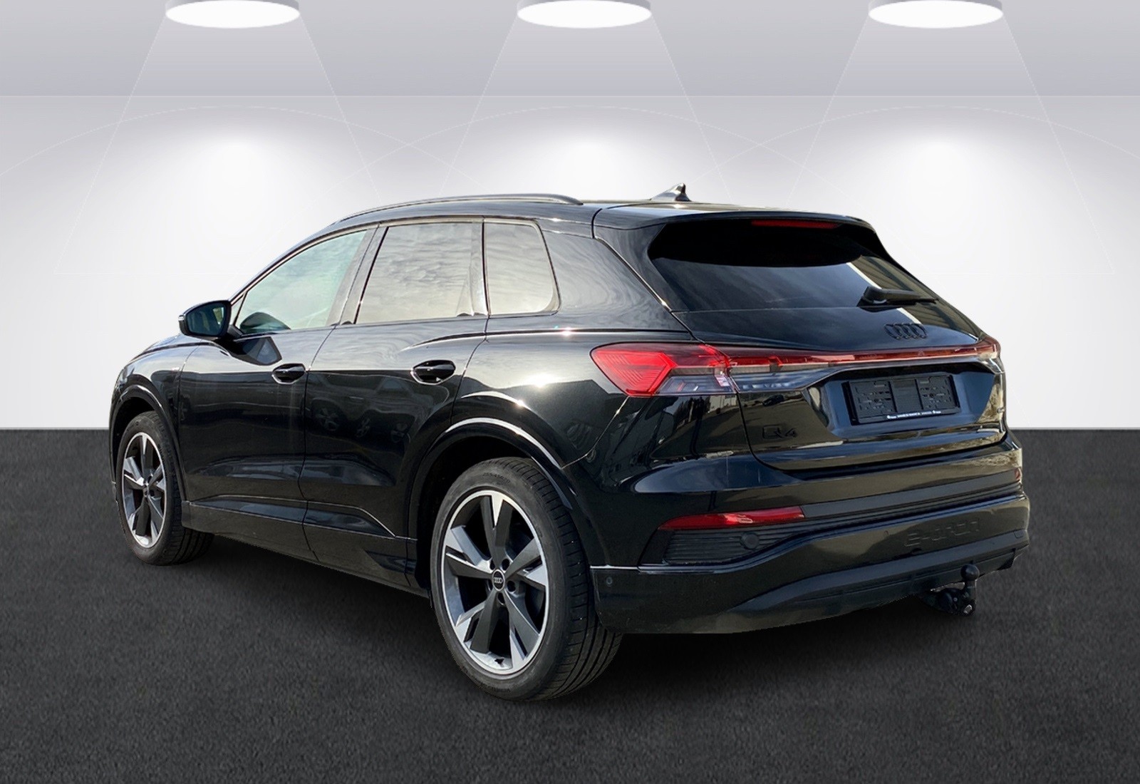 AUDI Q4 e-tron 45 quattro-image-5