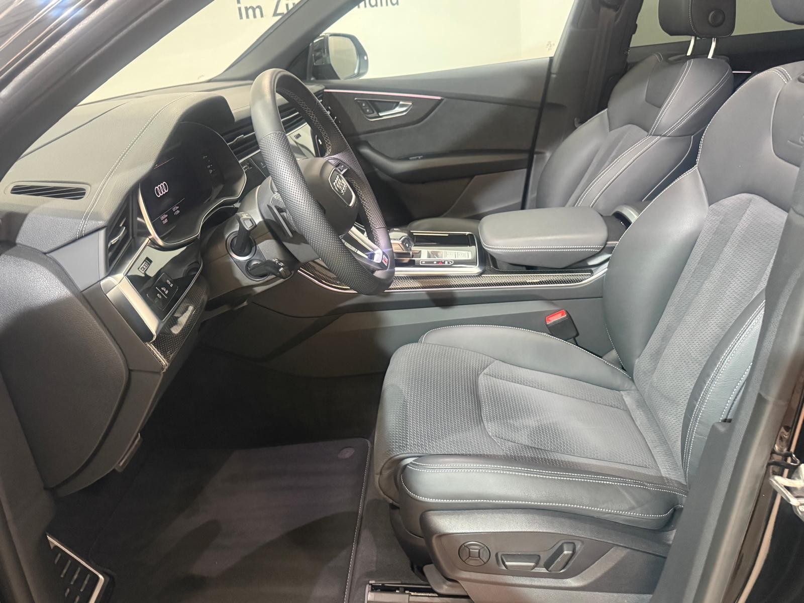 AUDI Q8 55 TFSI quattro tiptronic-image-6